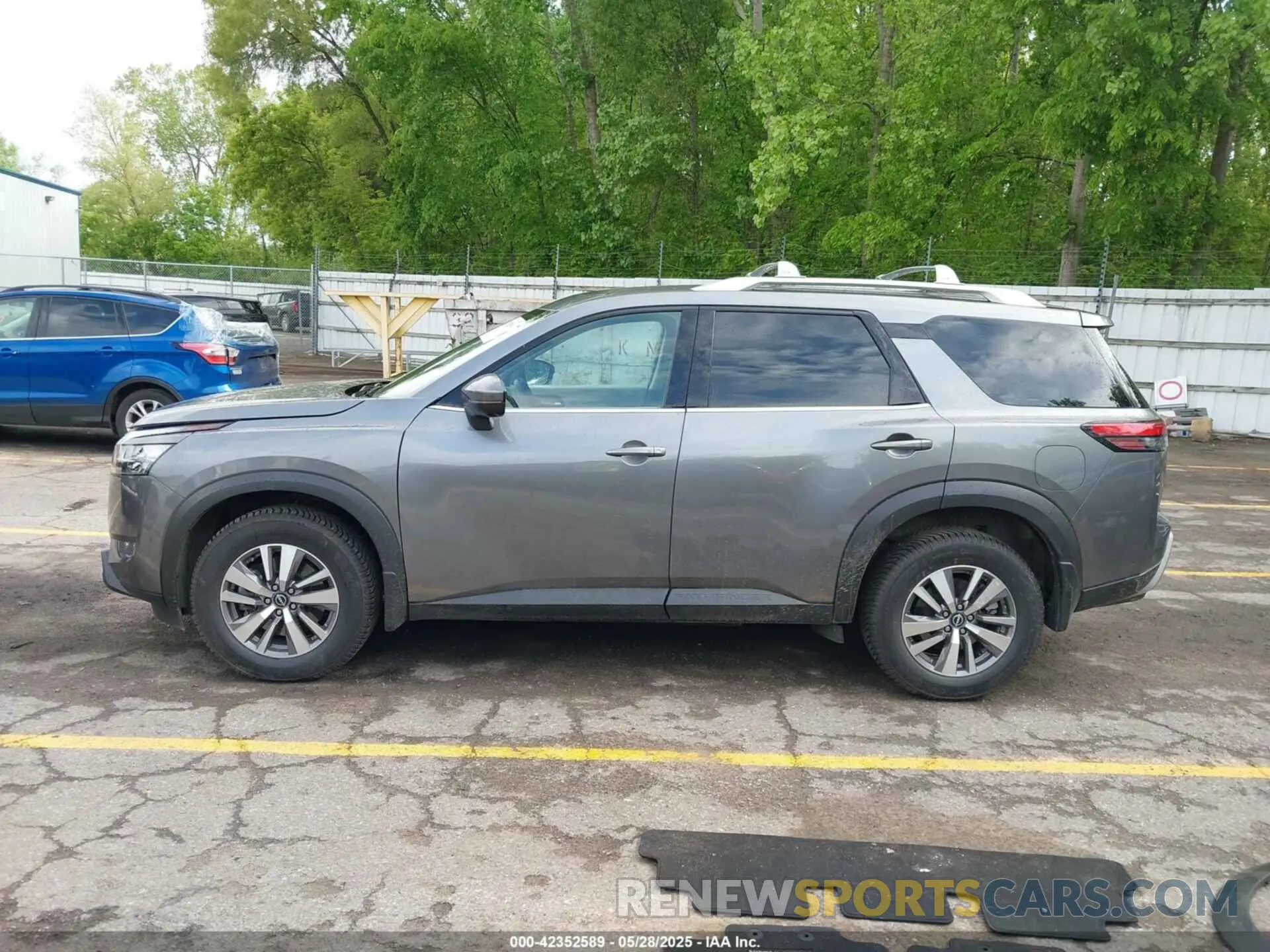 14 Photograph of a damaged car 5N1DR3CC2NC242031 NISSAN PATHFINDER 2022