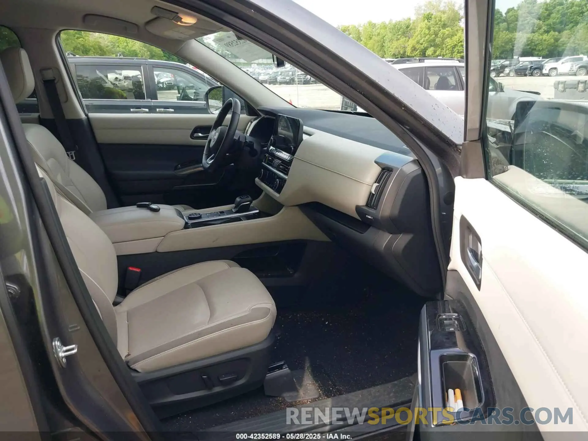 5 Photograph of a damaged car 5N1DR3CC2NC242031 NISSAN PATHFINDER 2022