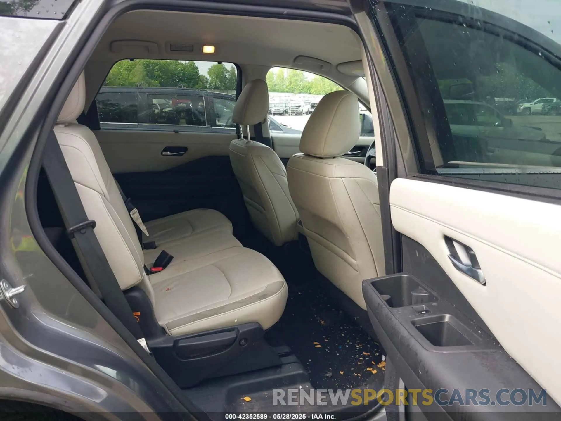 8 Photograph of a damaged car 5N1DR3CC2NC242031 NISSAN PATHFINDER 2022