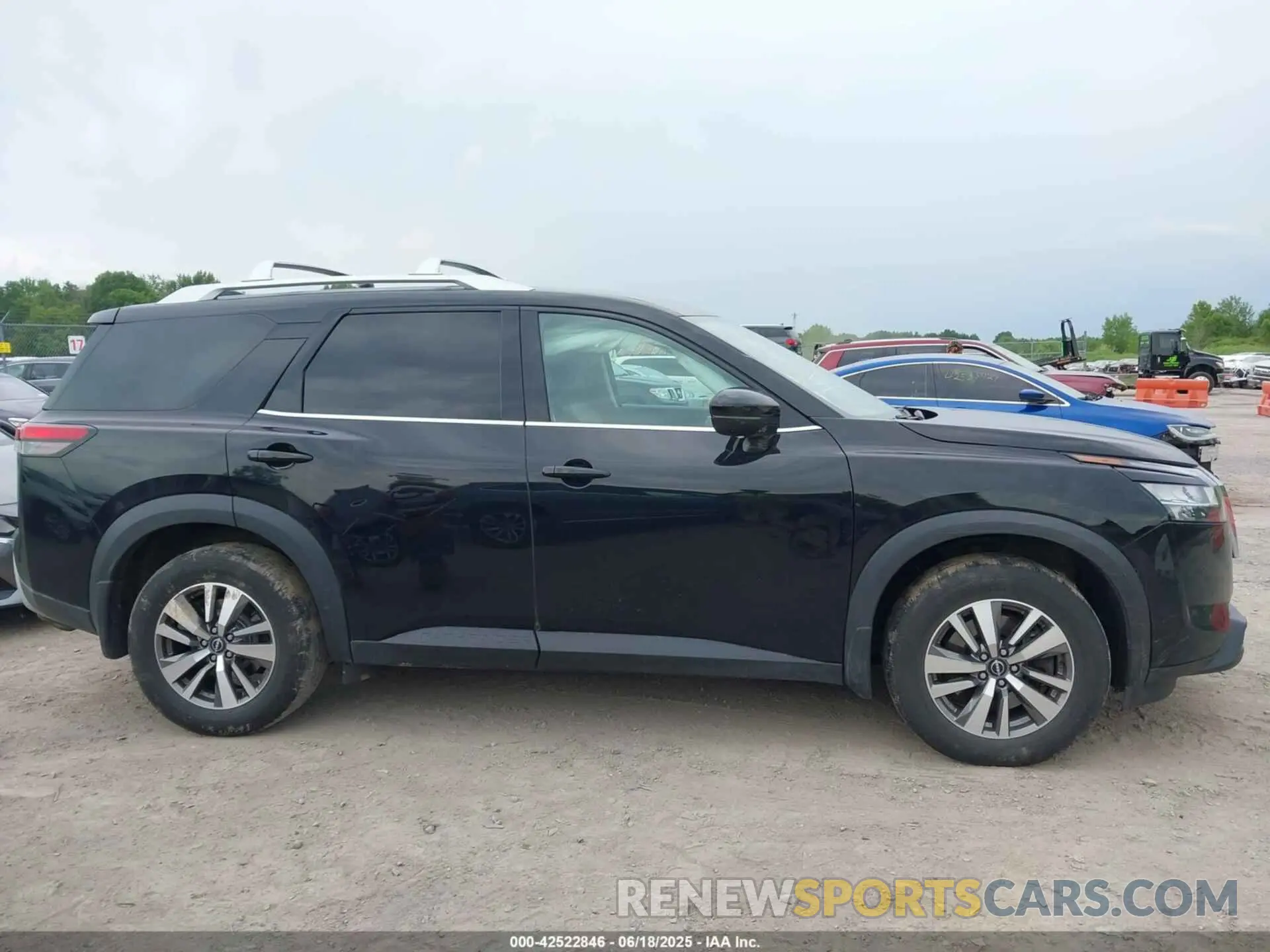 13 Photograph of a damaged car 5N1DR3CC3NC210320 NISSAN PATHFINDER 2022