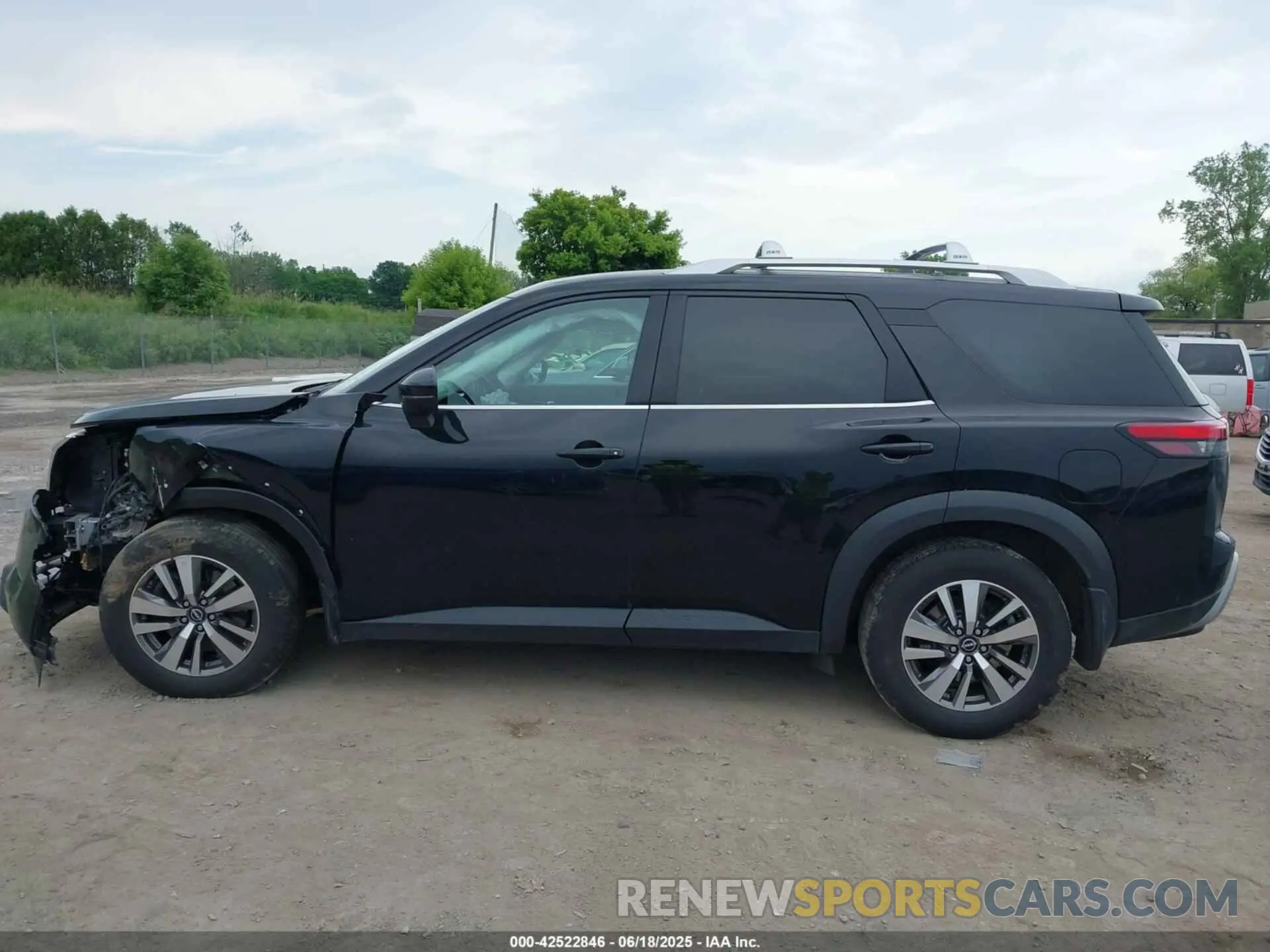 14 Photograph of a damaged car 5N1DR3CC3NC210320 NISSAN PATHFINDER 2022