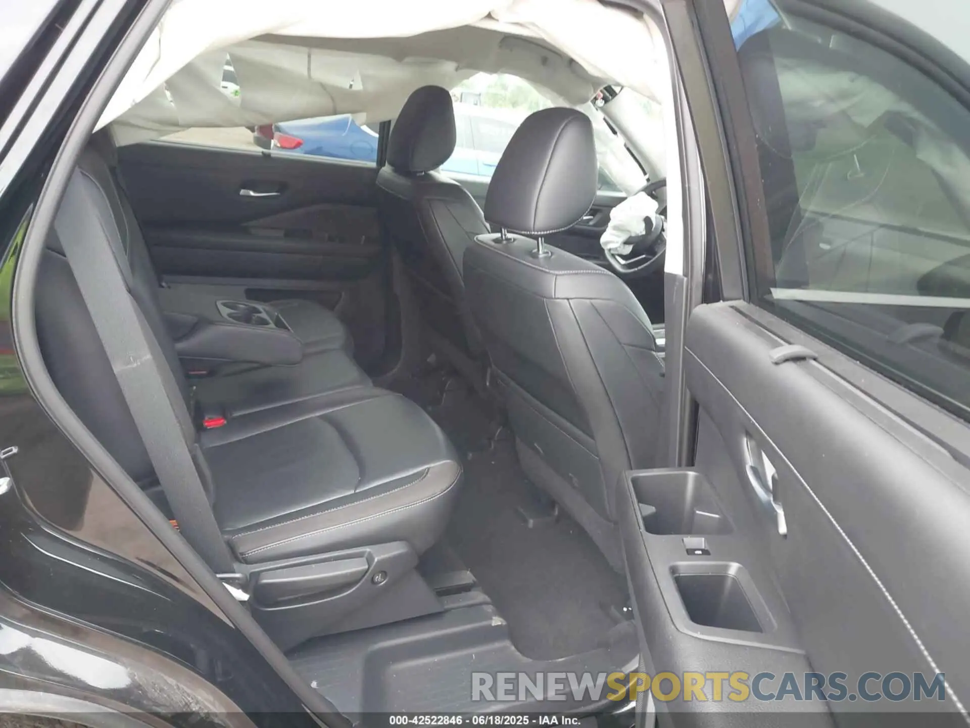 8 Photograph of a damaged car 5N1DR3CC3NC210320 NISSAN PATHFINDER 2022