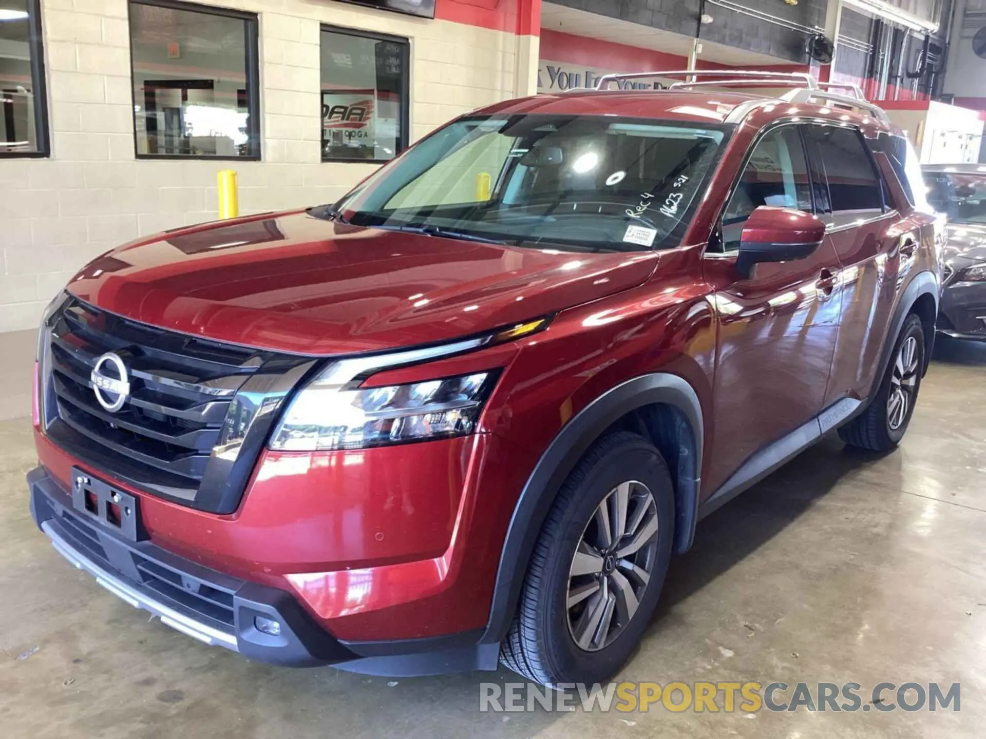 8 Photograph of a damaged car 5N1DR3CC3NC264703 NISSAN PATHFINDER 2022