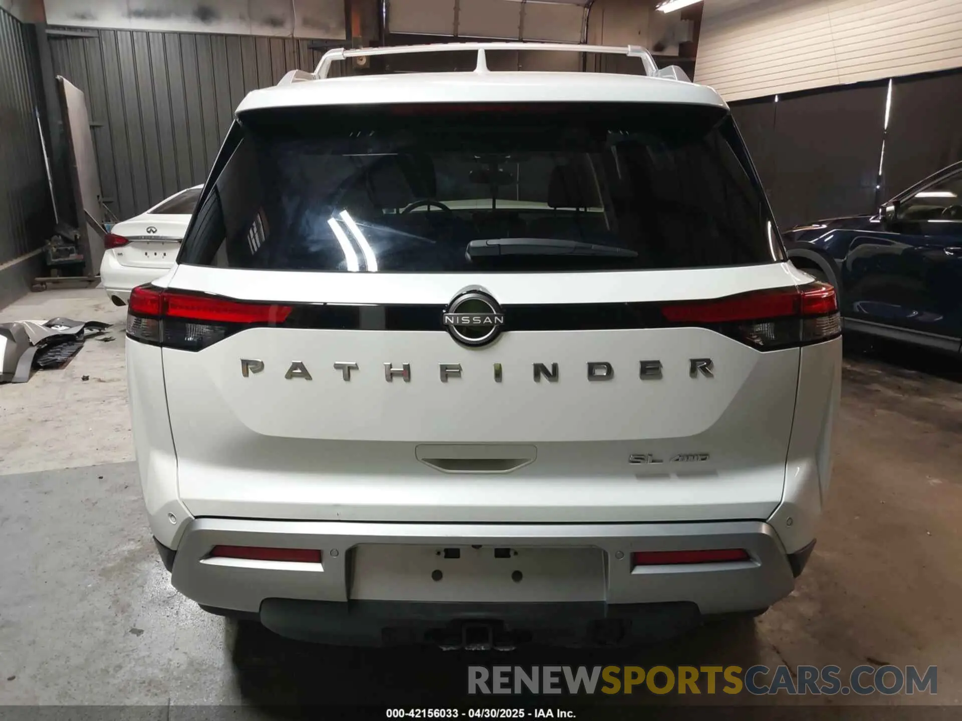 17 Photograph of a damaged car 5N1DR3CD1NC253112 NISSAN PATHFINDER 2022