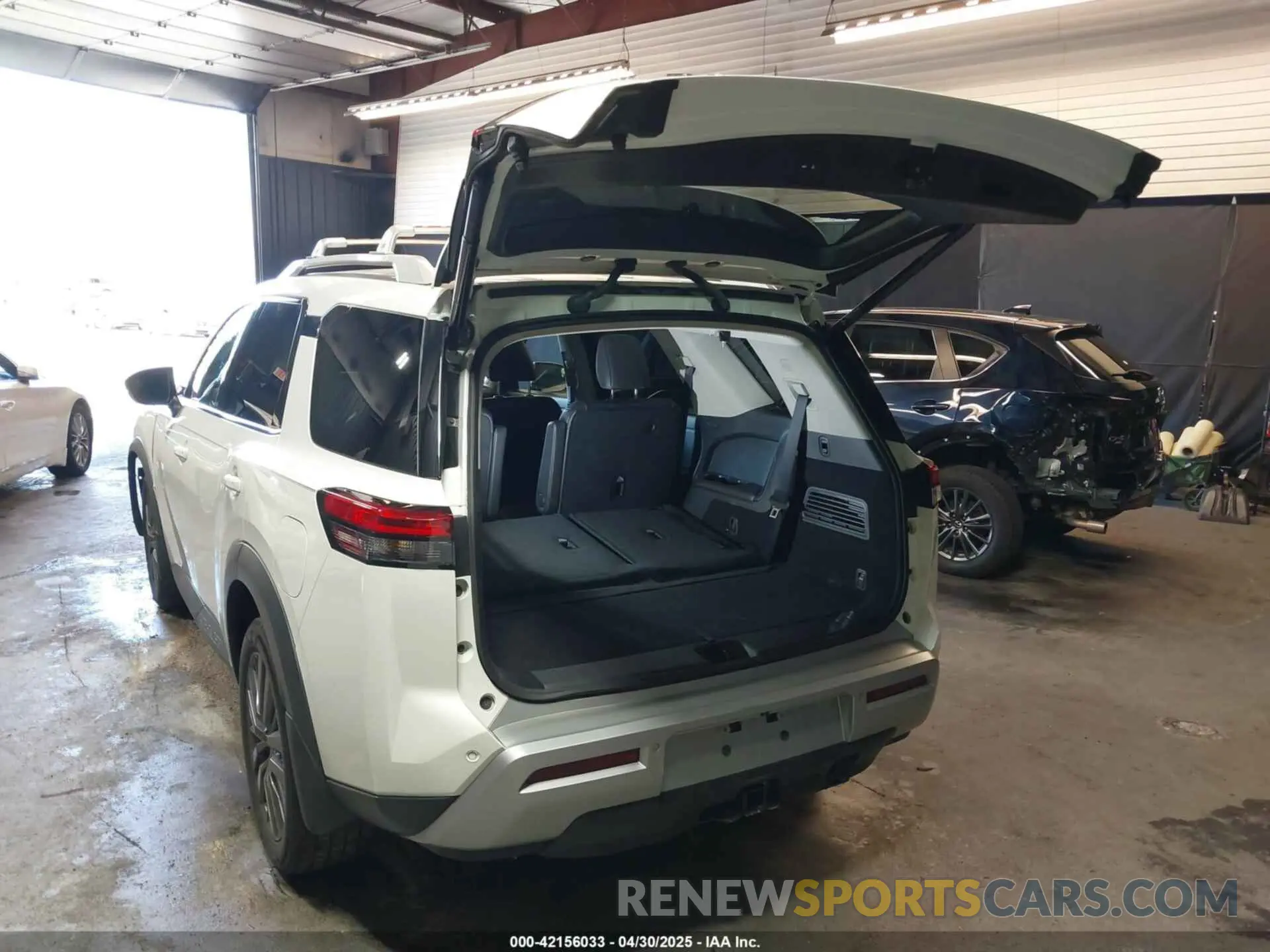 3 Photograph of a damaged car 5N1DR3CD1NC253112 NISSAN PATHFINDER 2022