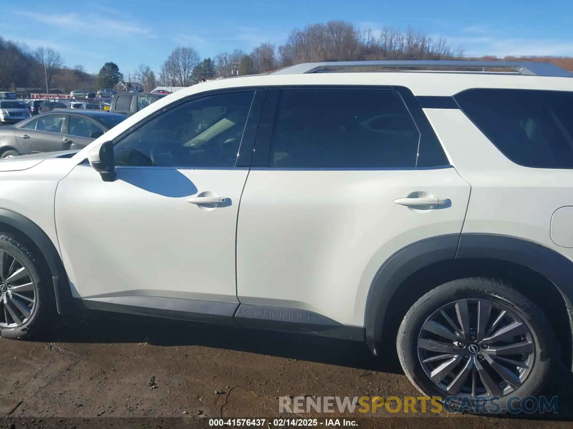 14 Photograph of a damaged car 5N1DR3CD4NC255923 NISSAN PATHFINDER 2022