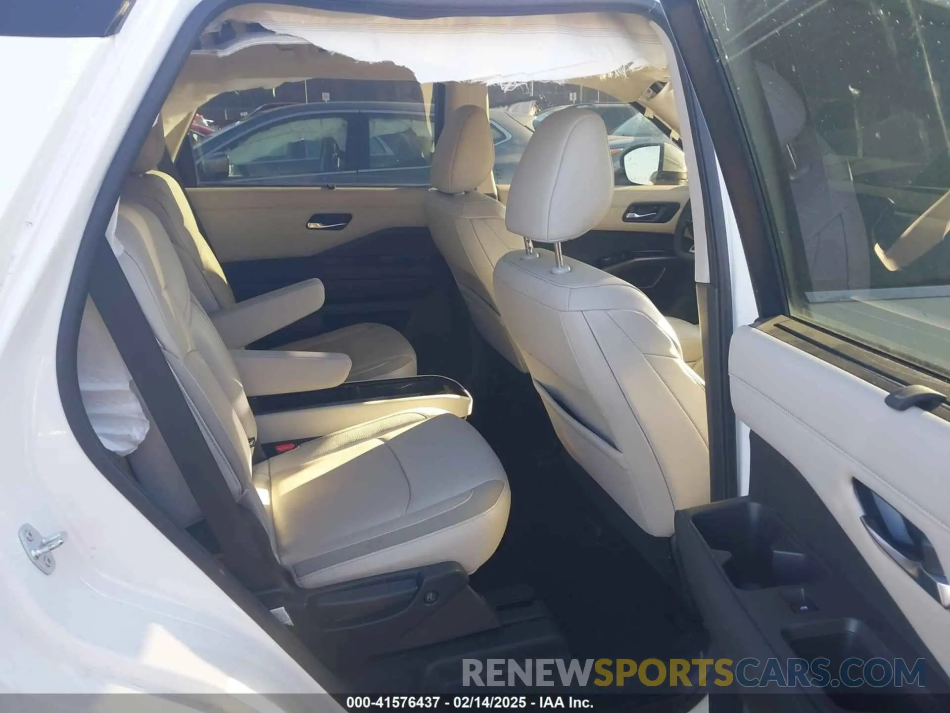 8 Photograph of a damaged car 5N1DR3CD4NC255923 NISSAN PATHFINDER 2022