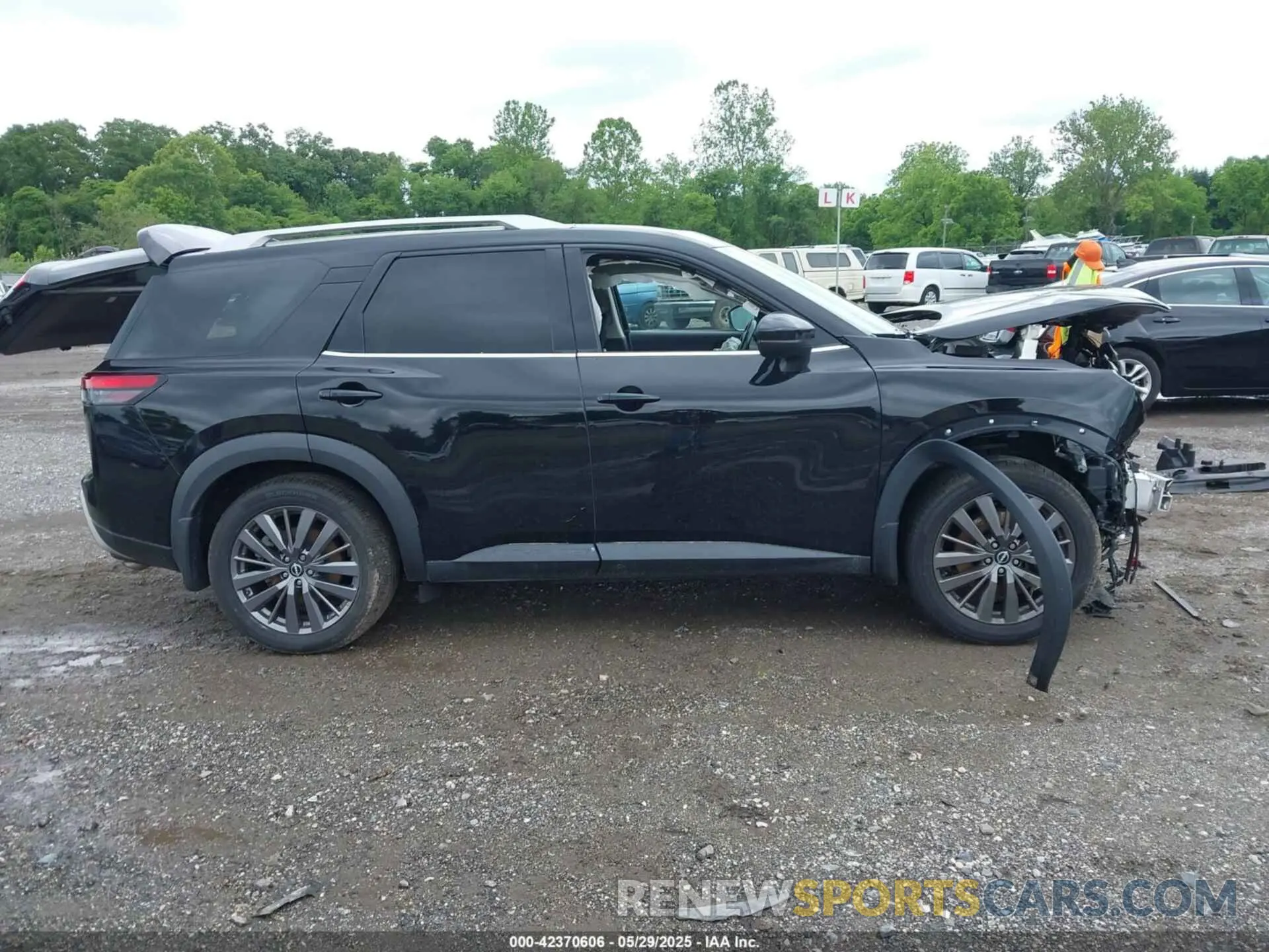 13 Photograph of a damaged car 5N1DR3CE2NC225098 NISSAN PATHFINDER 2022