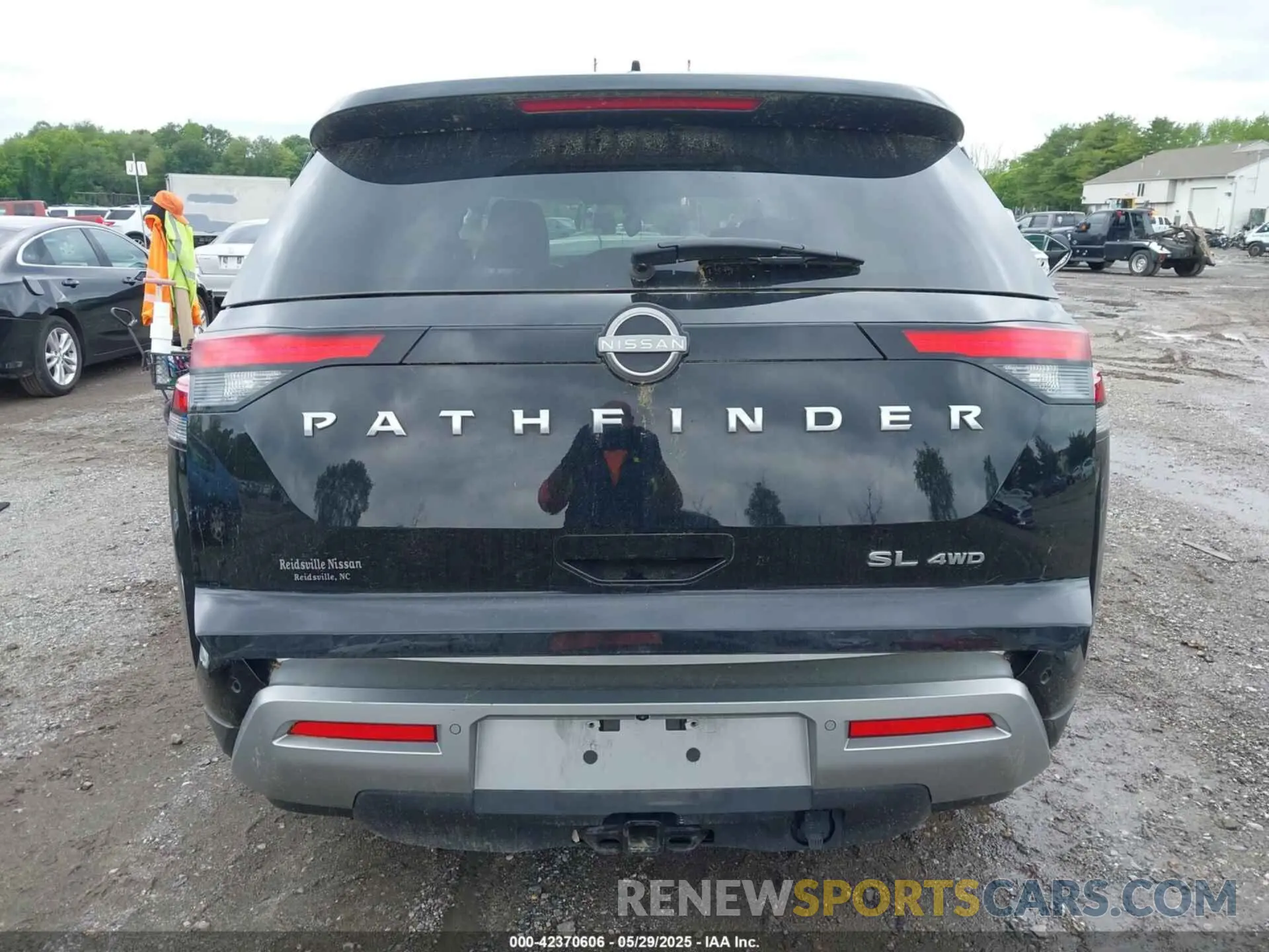16 Photograph of a damaged car 5N1DR3CE2NC225098 NISSAN PATHFINDER 2022