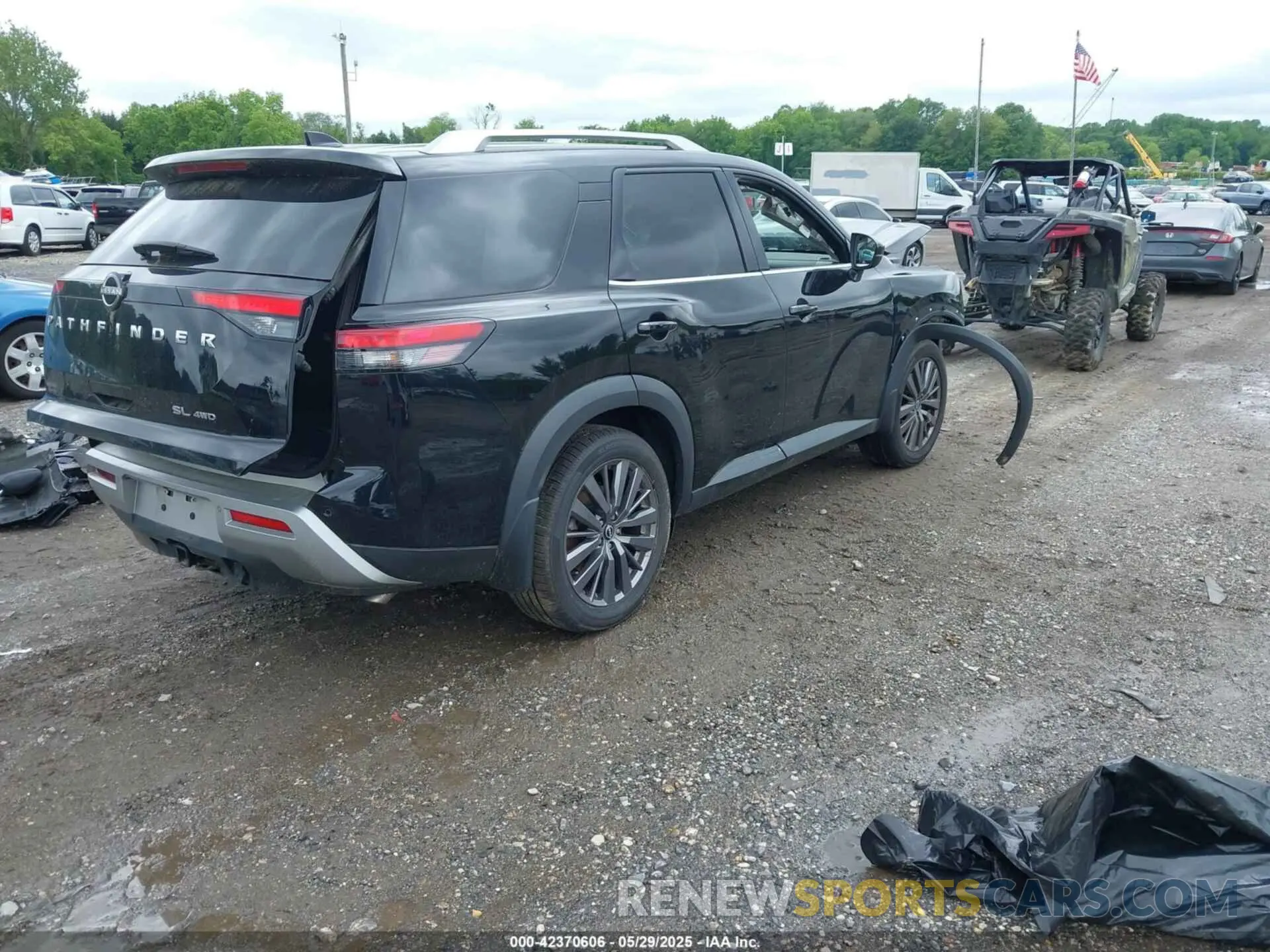 4 Photograph of a damaged car 5N1DR3CE2NC225098 NISSAN PATHFINDER 2022