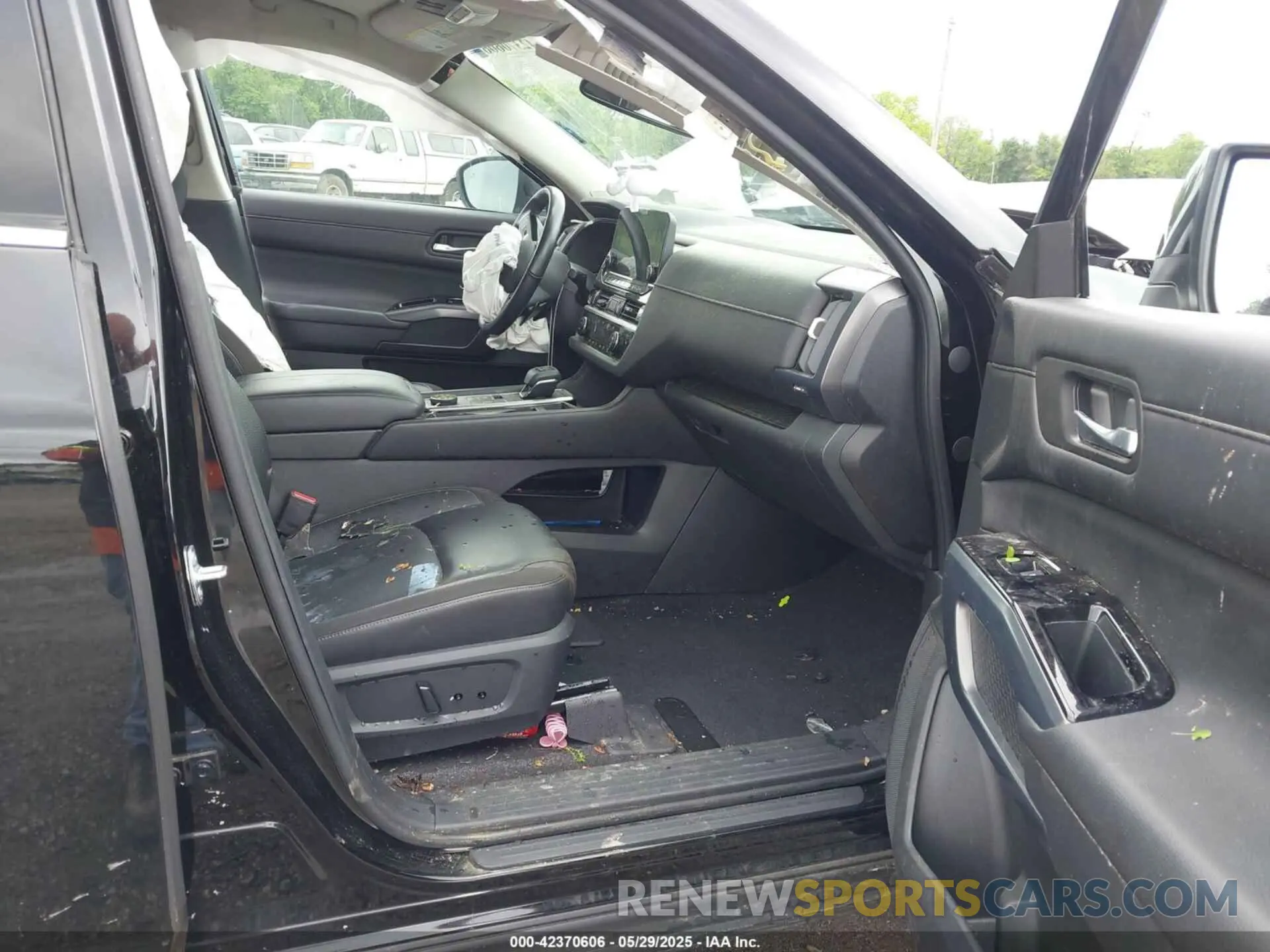 5 Photograph of a damaged car 5N1DR3CE2NC225098 NISSAN PATHFINDER 2022