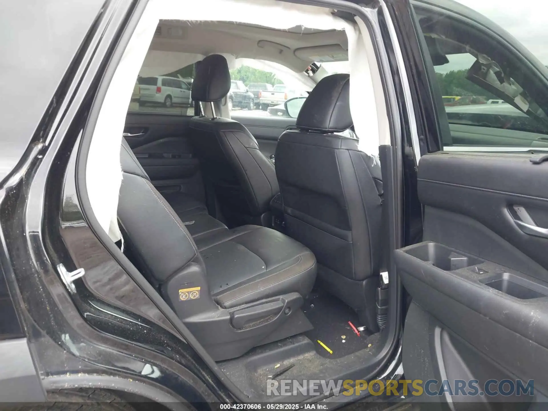 8 Photograph of a damaged car 5N1DR3CE2NC225098 NISSAN PATHFINDER 2022