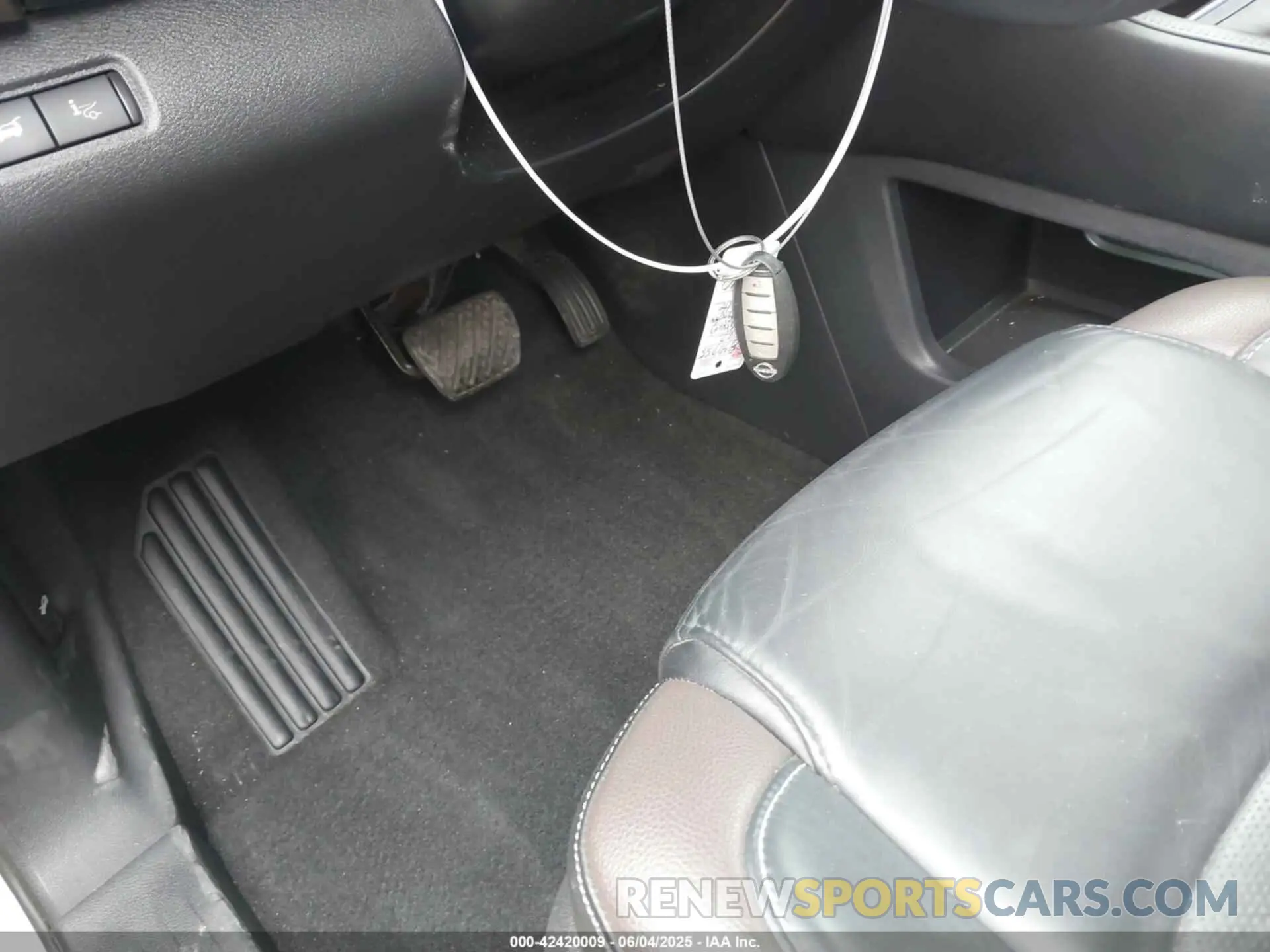 11 Photograph of a damaged car 5N1DR3DG7NC269310 NISSAN PATHFINDER 2022