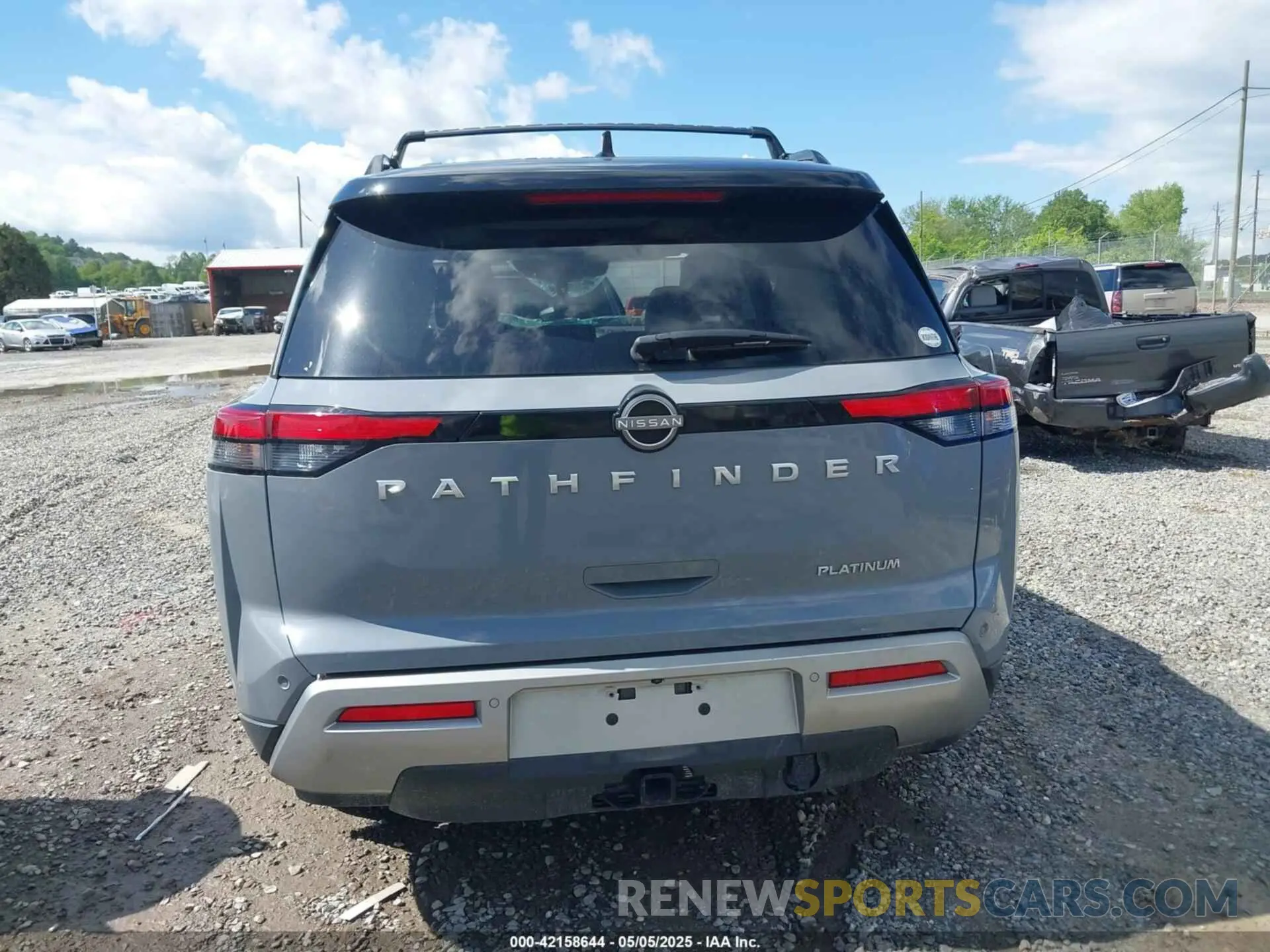 17 Photograph of a damaged car 5N1DR3DH2NC221481 NISSAN PATHFINDER 2022