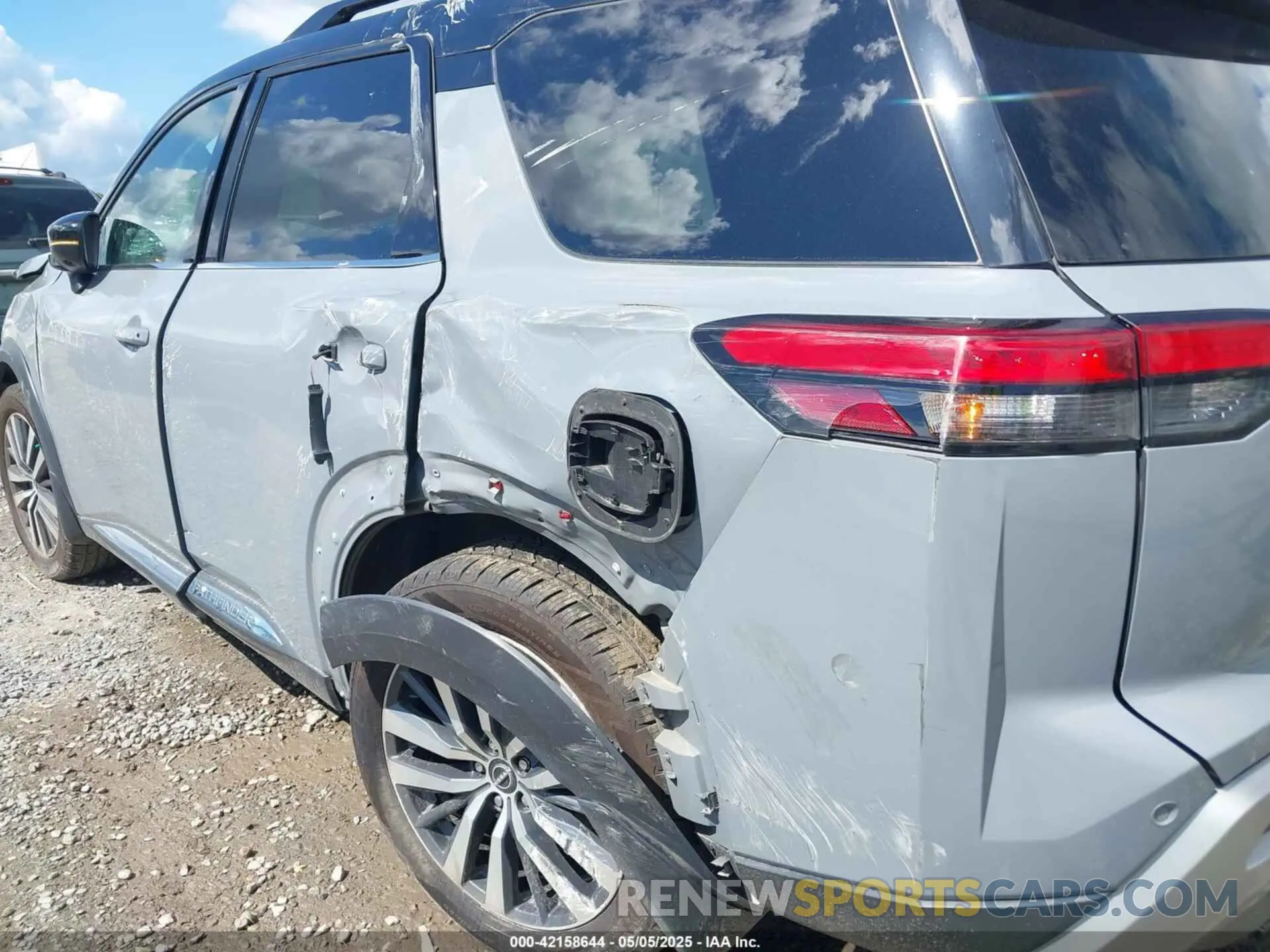 18 Photograph of a damaged car 5N1DR3DH2NC221481 NISSAN PATHFINDER 2022