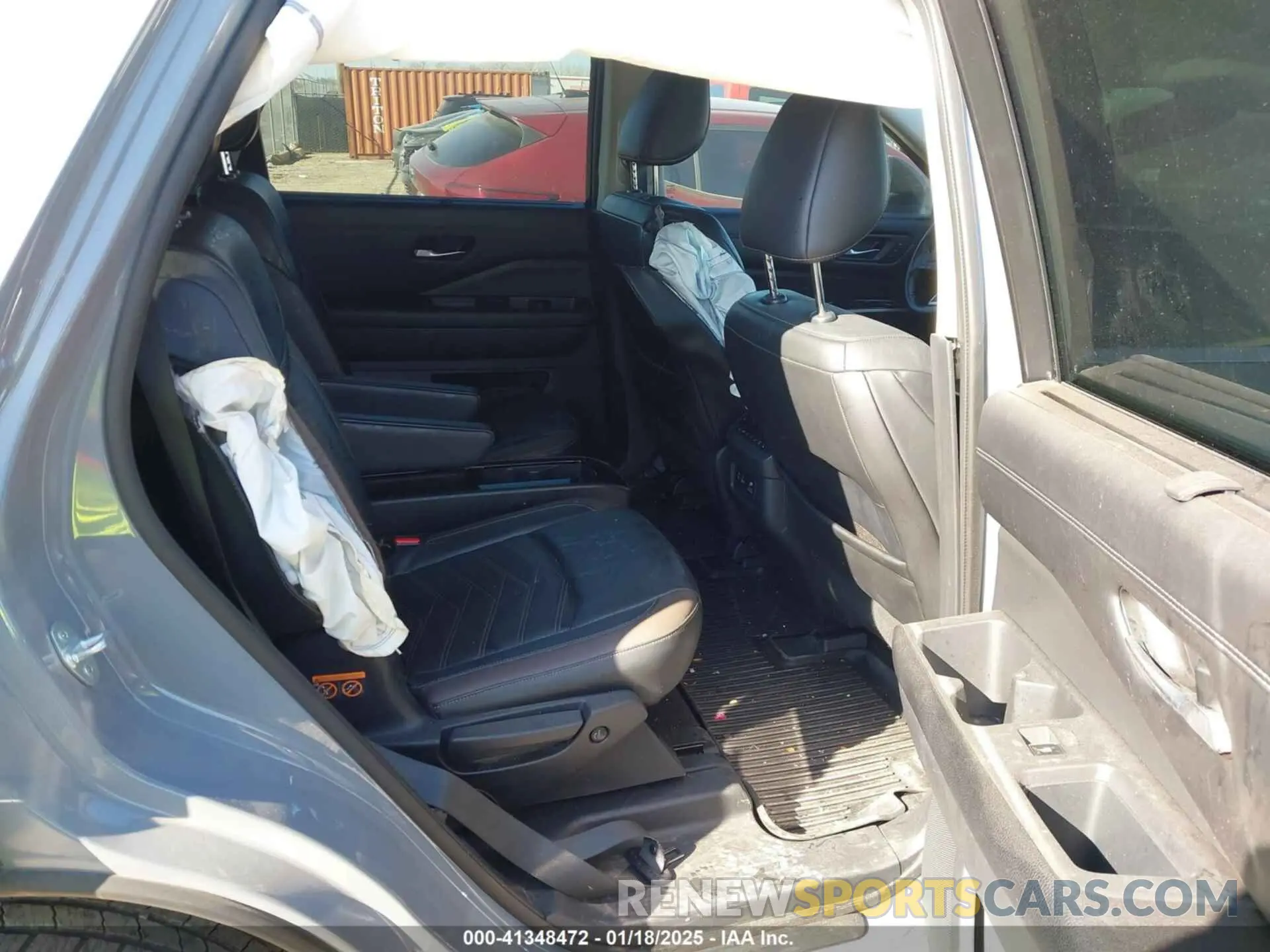 8 Photograph of a damaged car 5N1DR3DH7NC201260 NISSAN PATHFINDER 2022