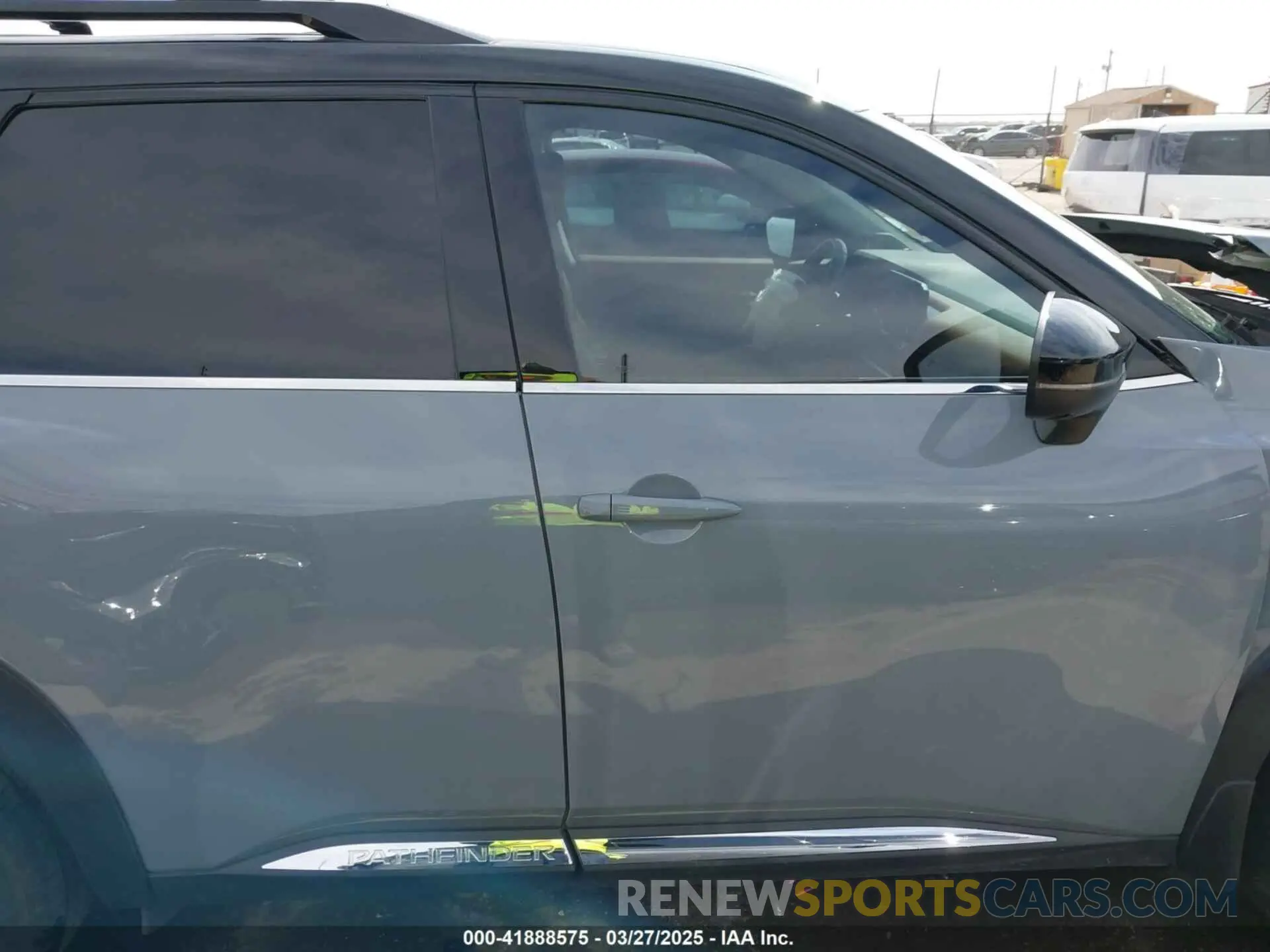 13 Photograph of a damaged car 5N1DR3DH7NC216826 NISSAN PATHFINDER 2022