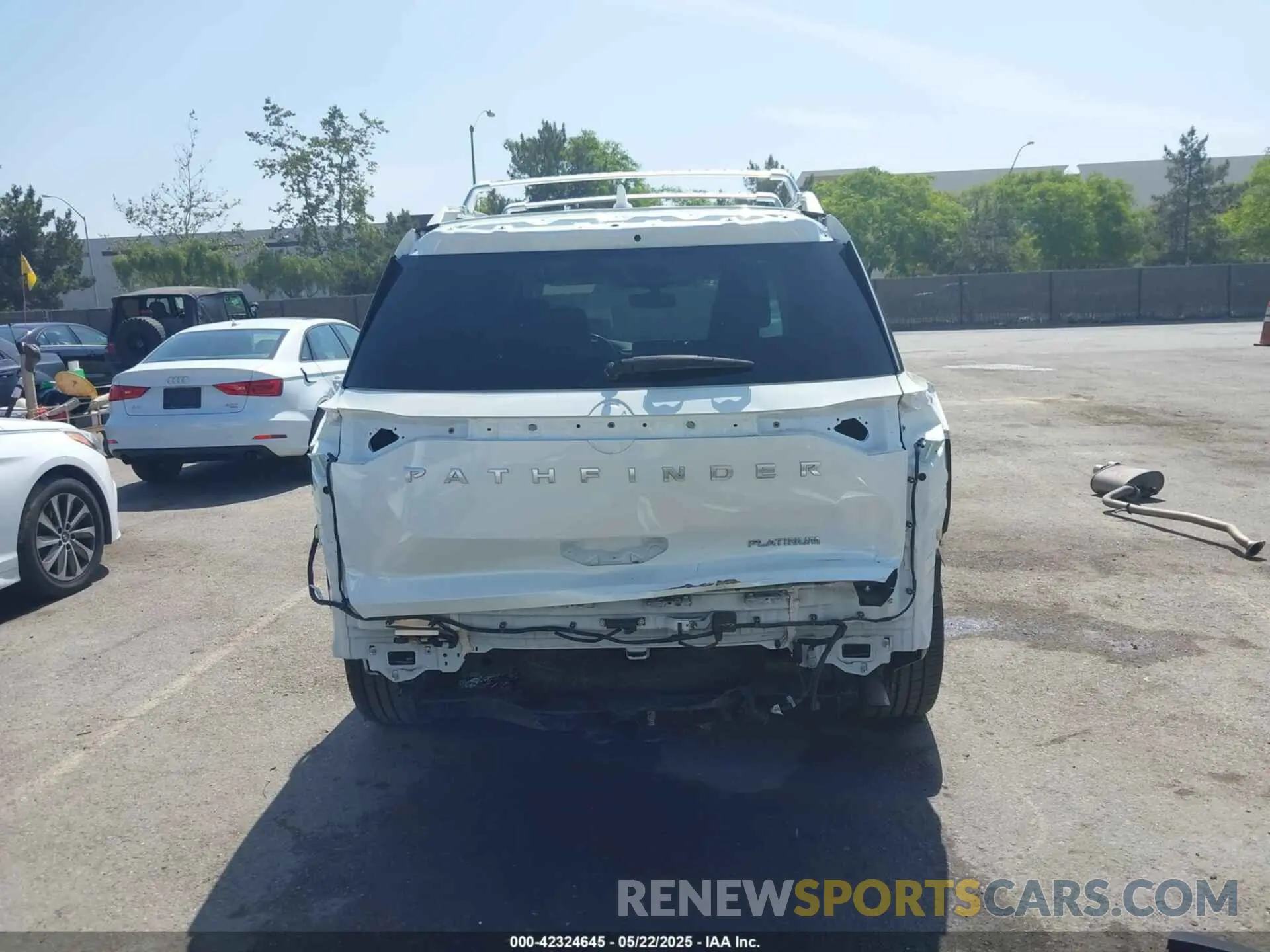 17 Photograph of a damaged car 5N1DR3DH9NC248614 NISSAN PATHFINDER 2022