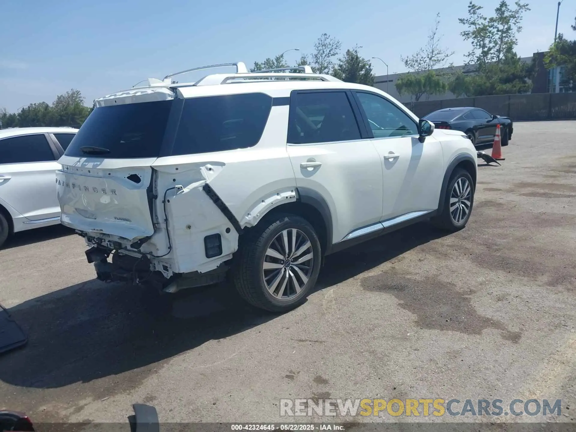 4 Photograph of a damaged car 5N1DR3DH9NC248614 NISSAN PATHFINDER 2022