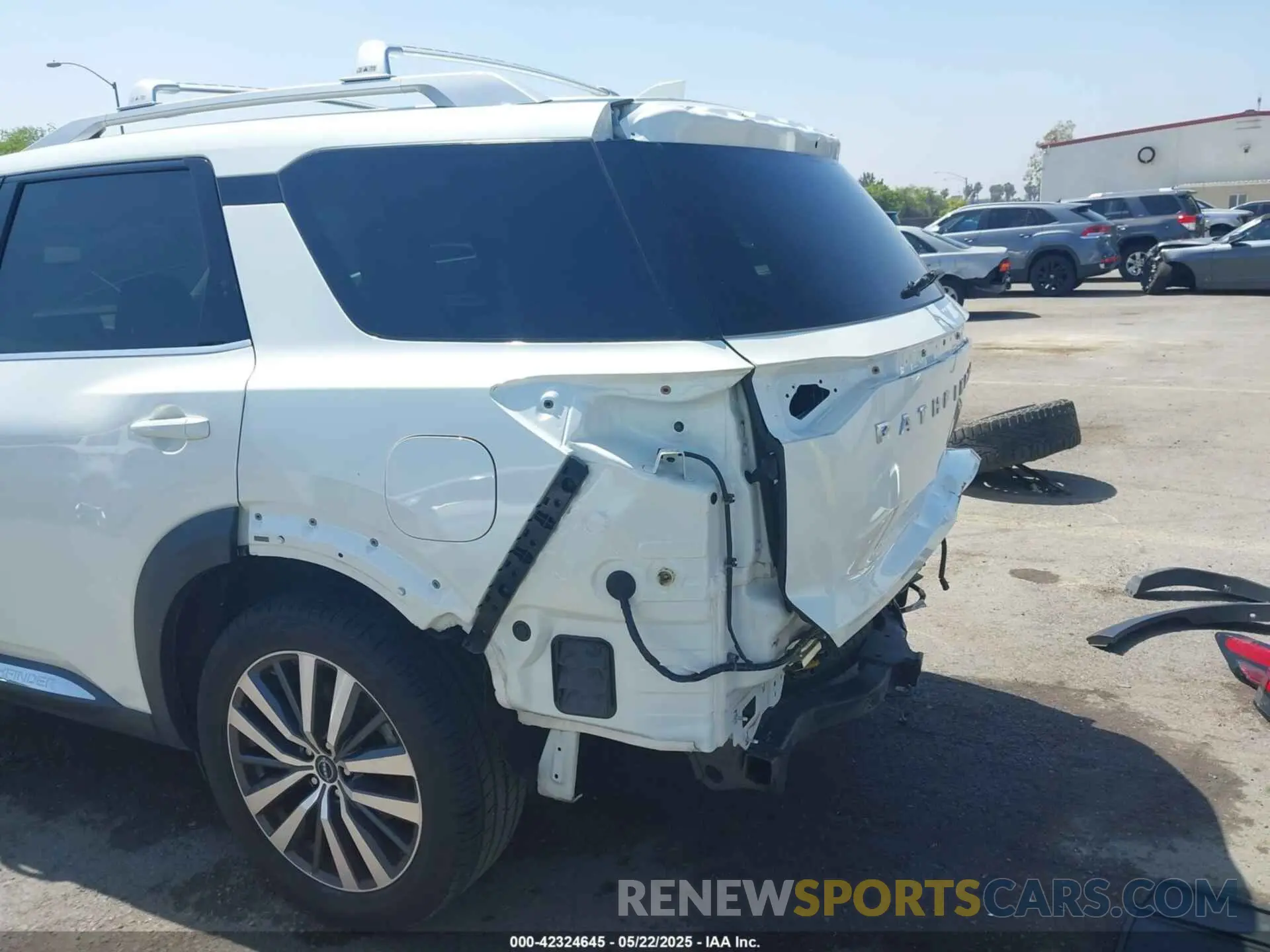 6 Photograph of a damaged car 5N1DR3DH9NC248614 NISSAN PATHFINDER 2022