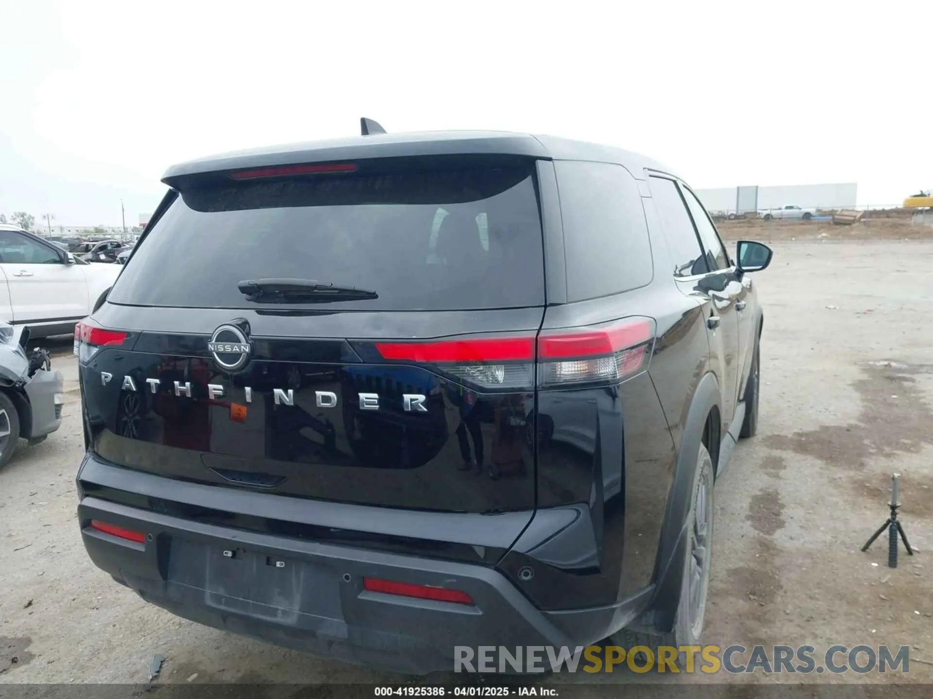 4 Photograph of a damaged car 5N1DR3AA1PC274148 NISSAN PATHFINDER 2023