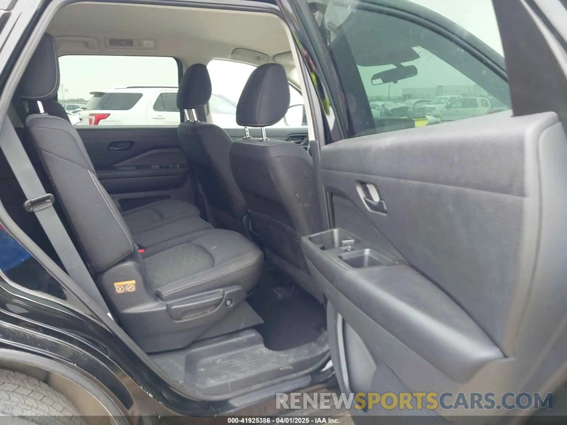 8 Photograph of a damaged car 5N1DR3AA1PC274148 NISSAN PATHFINDER 2023