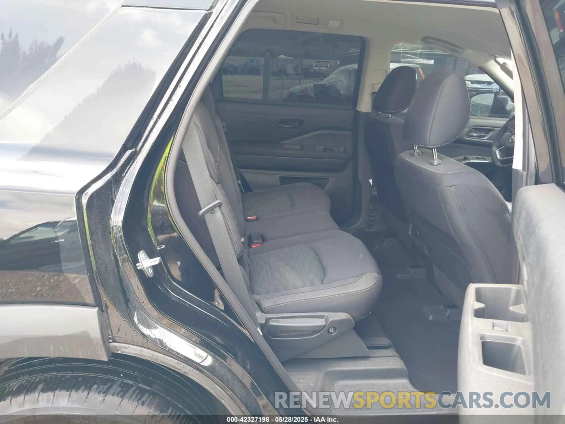 8 Photograph of a damaged car 5N1DR3BC3PC225288 NISSAN PATHFINDER 2023