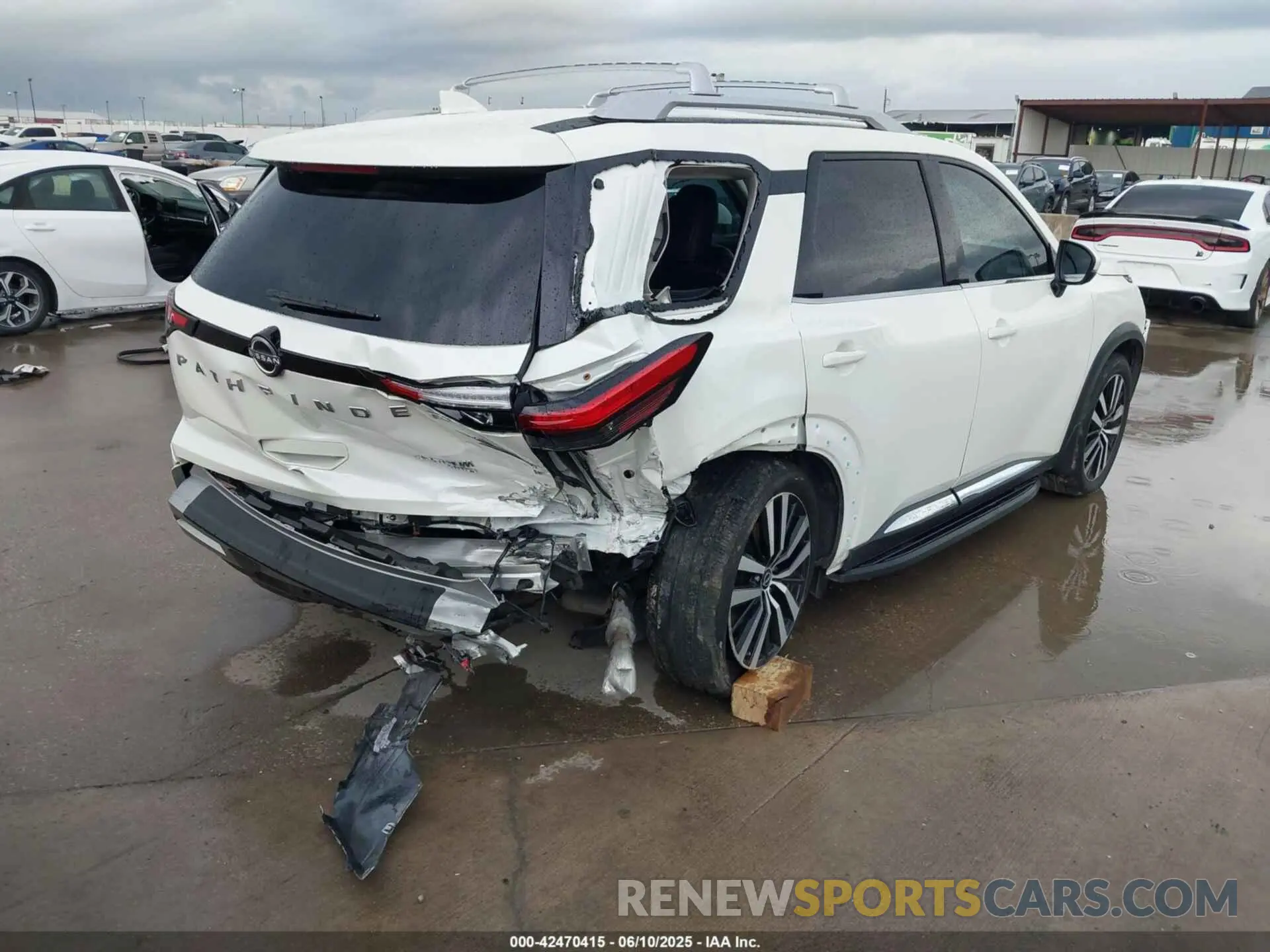 4 Photograph of a damaged car 5N1DR3DK3PC204722 NISSAN PATHFINDER 2023