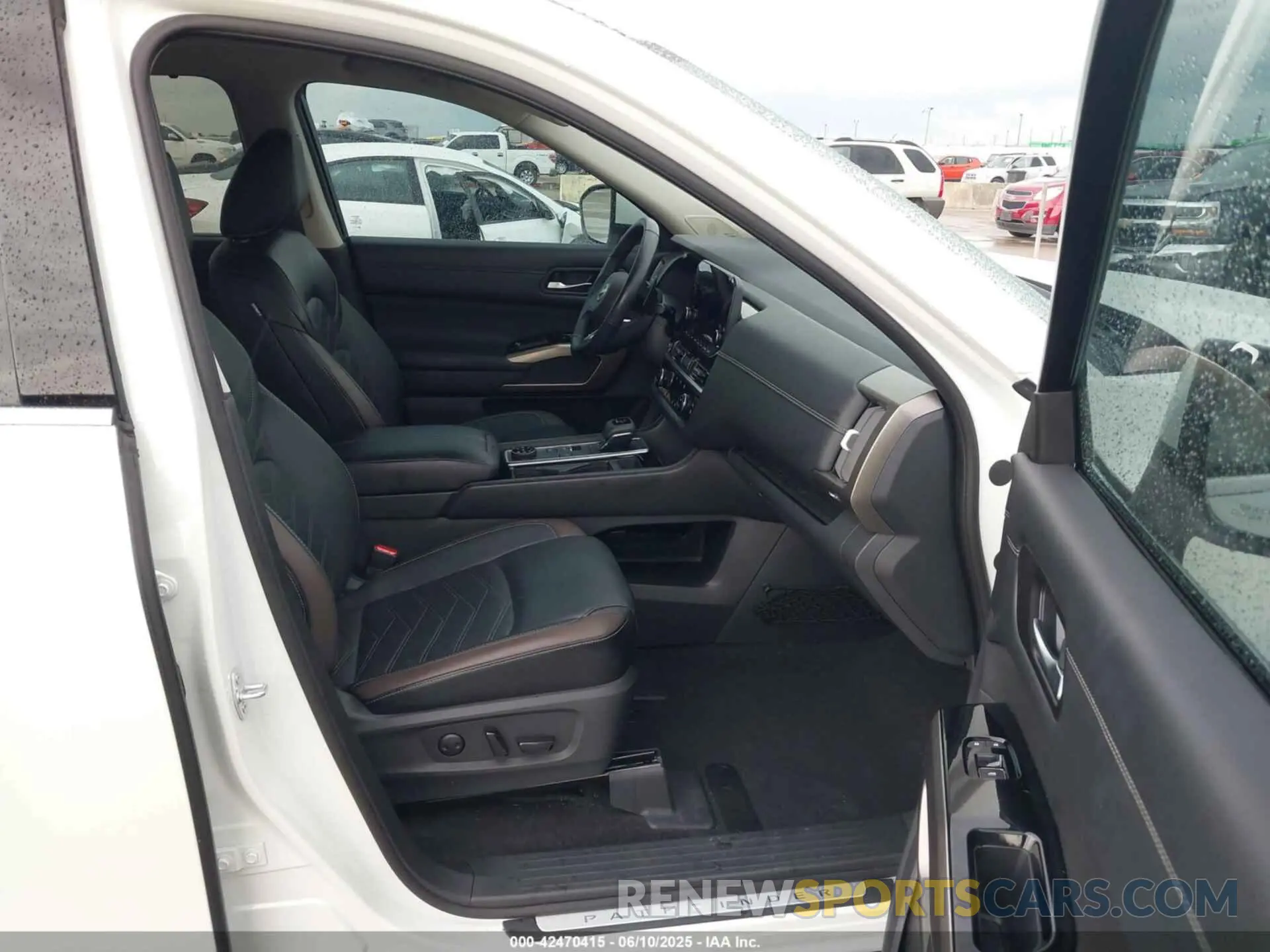 5 Photograph of a damaged car 5N1DR3DK3PC204722 NISSAN PATHFINDER 2023