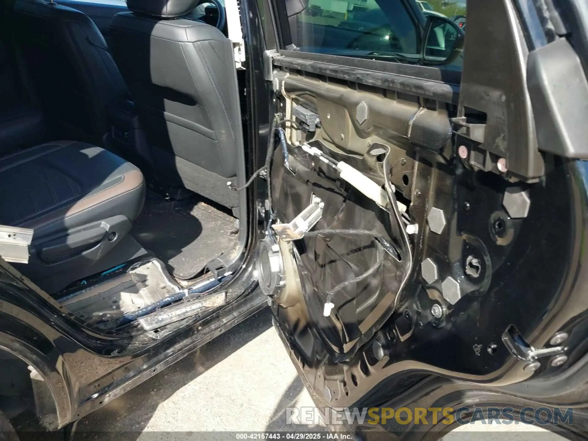 18 Photograph of a damaged car 5N1DR3DK8PC227655 NISSAN PATHFINDER 2023