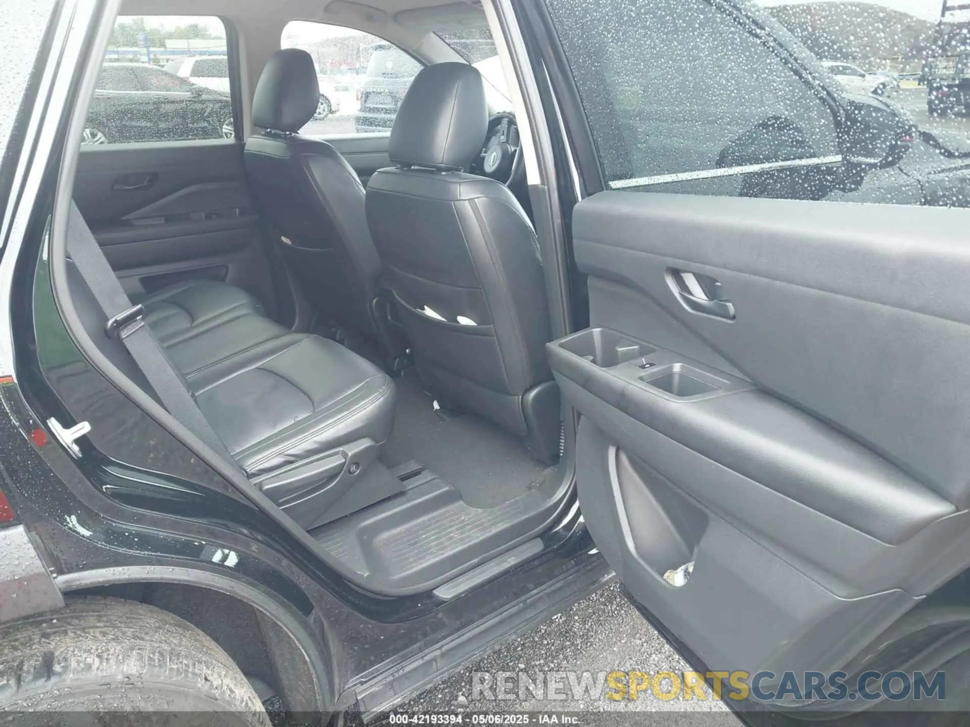 8 Photograph of a damaged car 5N1DR3BC6RC204986 NISSAN PATHFINDER 2024