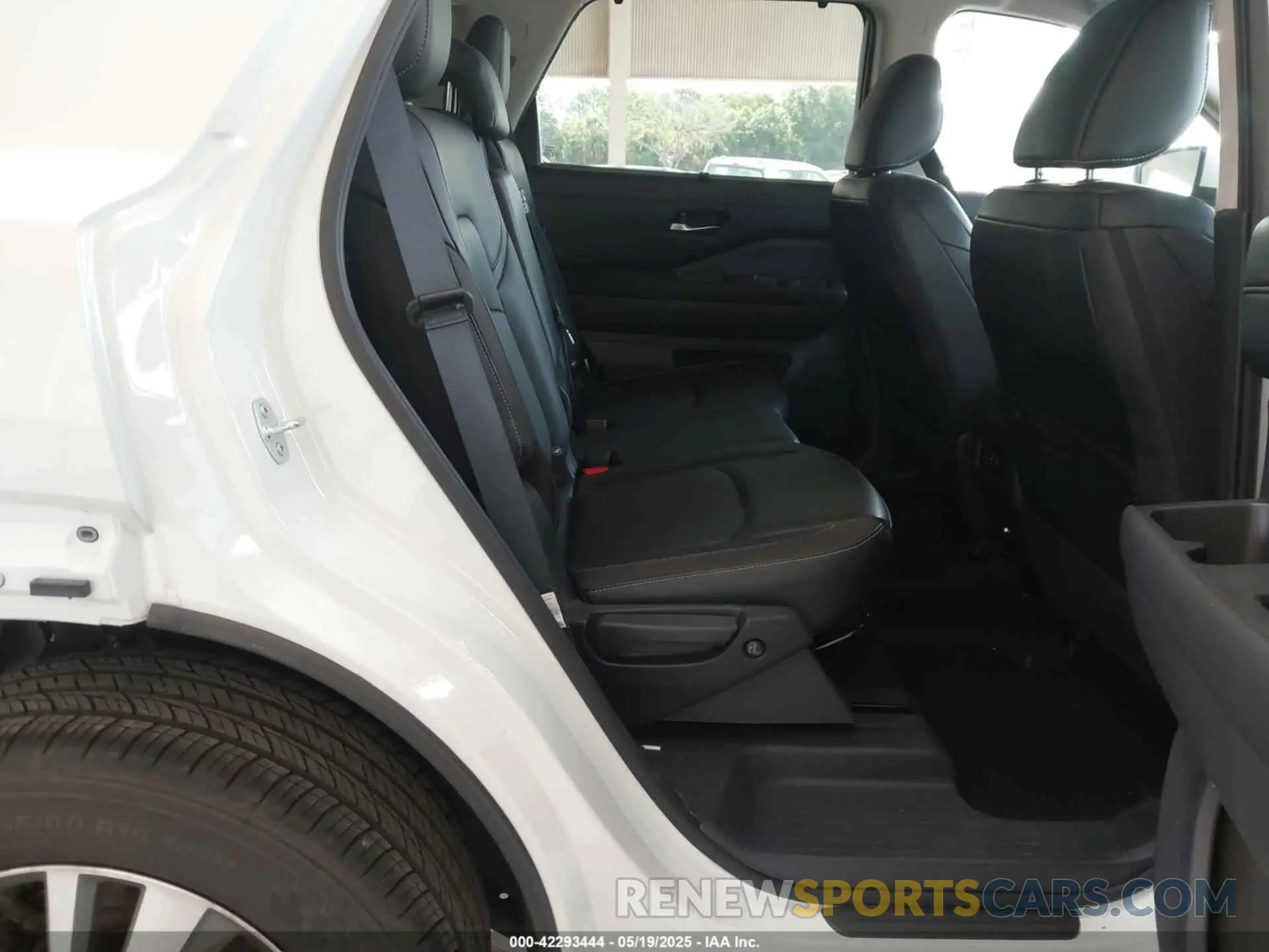8 Photograph of a damaged car 5N1DR3CA5RC208511 NISSAN PATHFINDER 2024