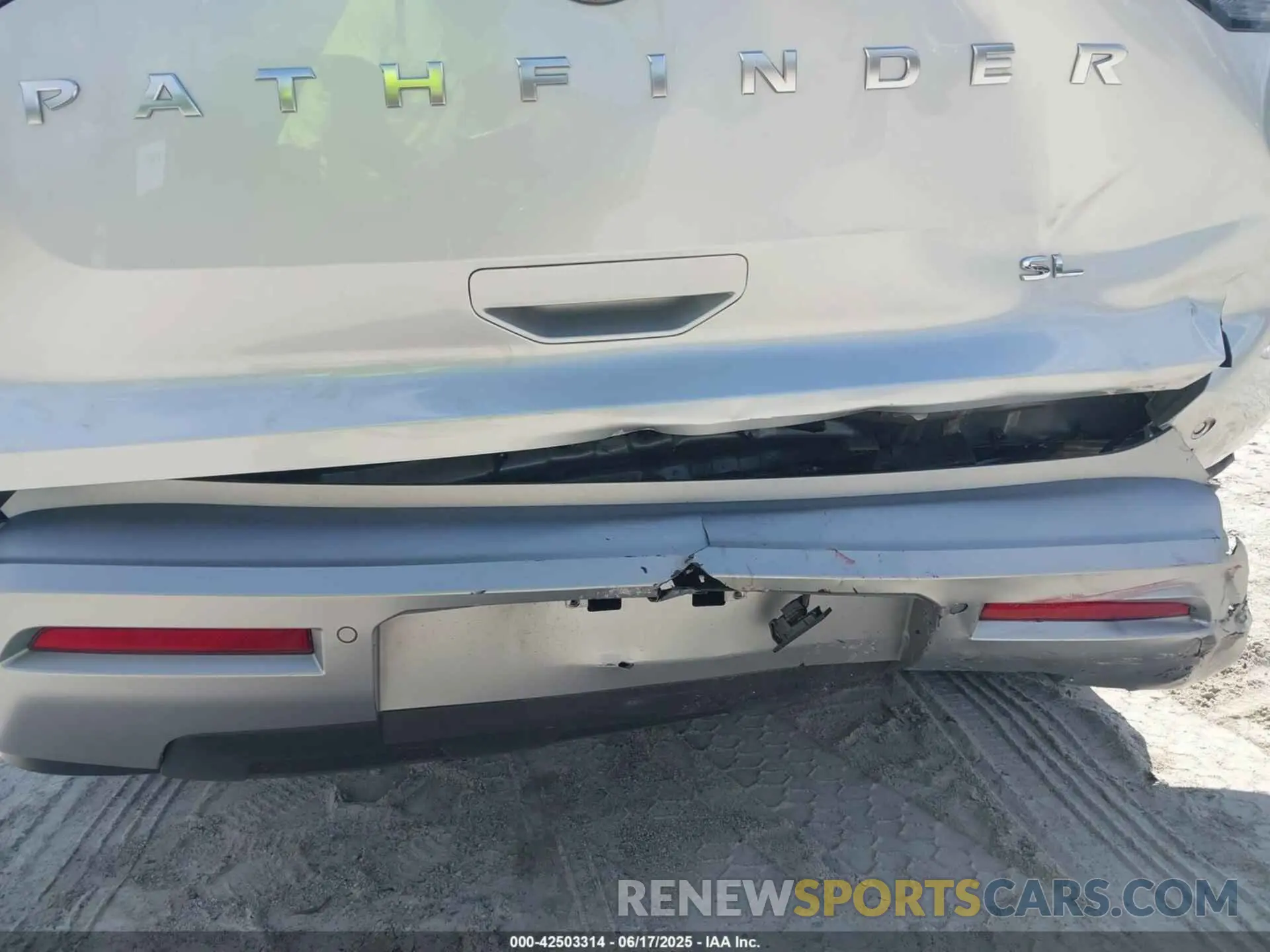 18 Photograph of a damaged car 5N1DR3CB4RC263900 NISSAN PATHFINDER 2024