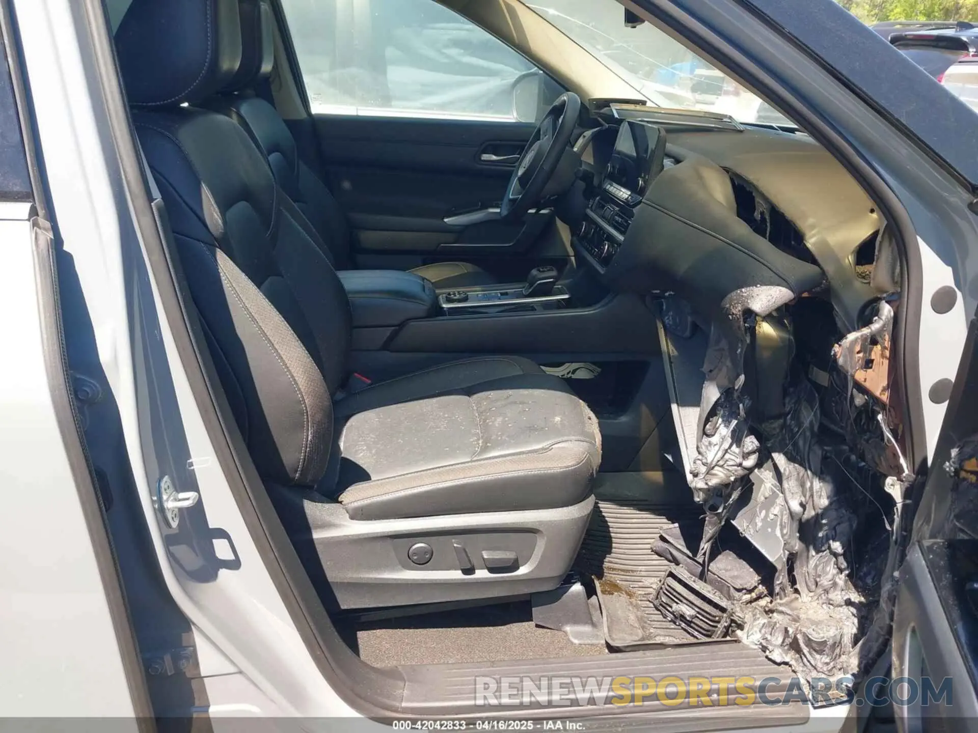 5 Photograph of a damaged car 5N1DR3CDXRC214430 NISSAN PATHFINDER 2024