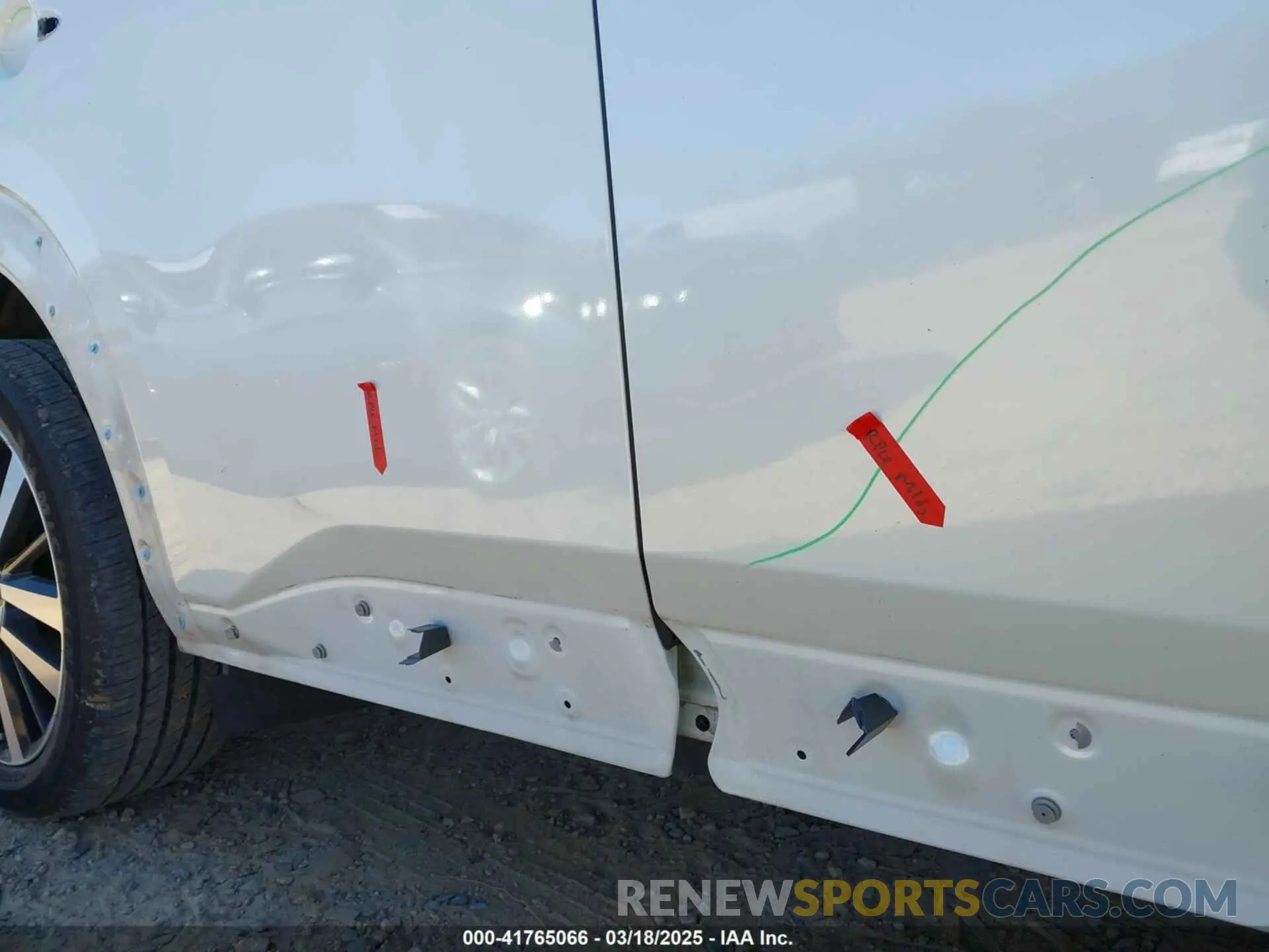 19 Photograph of a damaged car 5N1DR3DG3RC209787 NISSAN PATHFINDER 2024