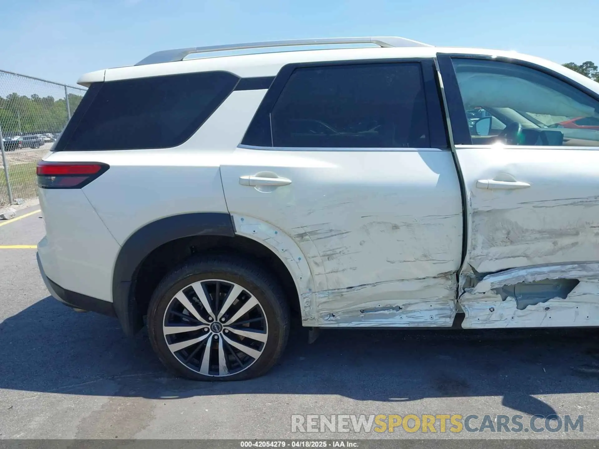 17 Photograph of a damaged car 5N1DR3DG4RC219941 NISSAN PATHFINDER 2024