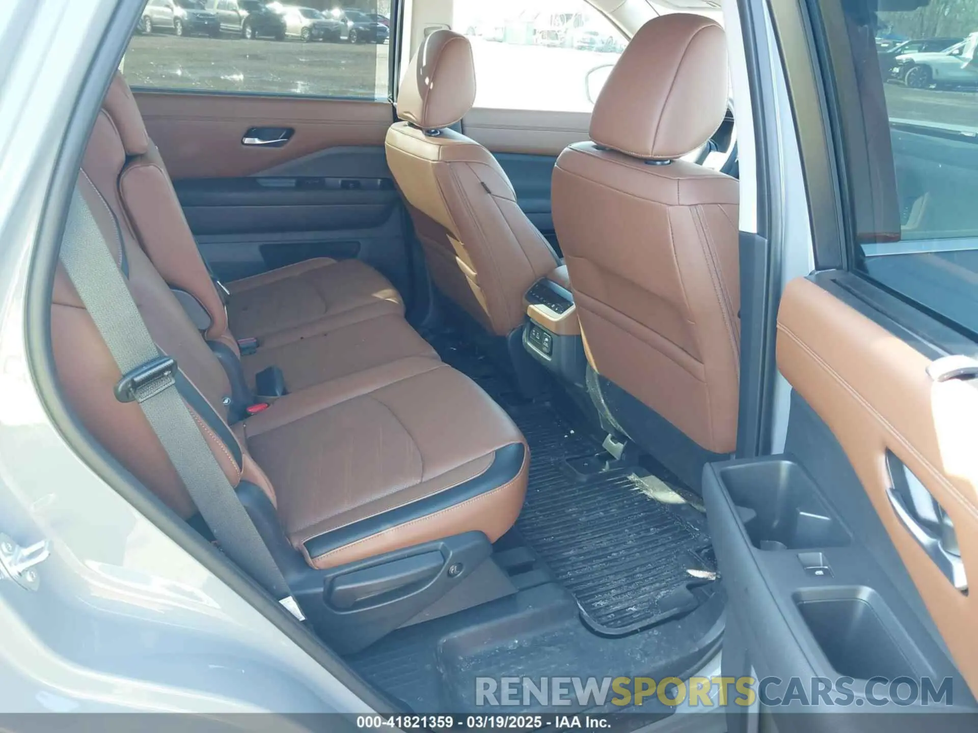 8 Photograph of a damaged car 5N1DR3DJ6RC237403 NISSAN PATHFINDER 2024