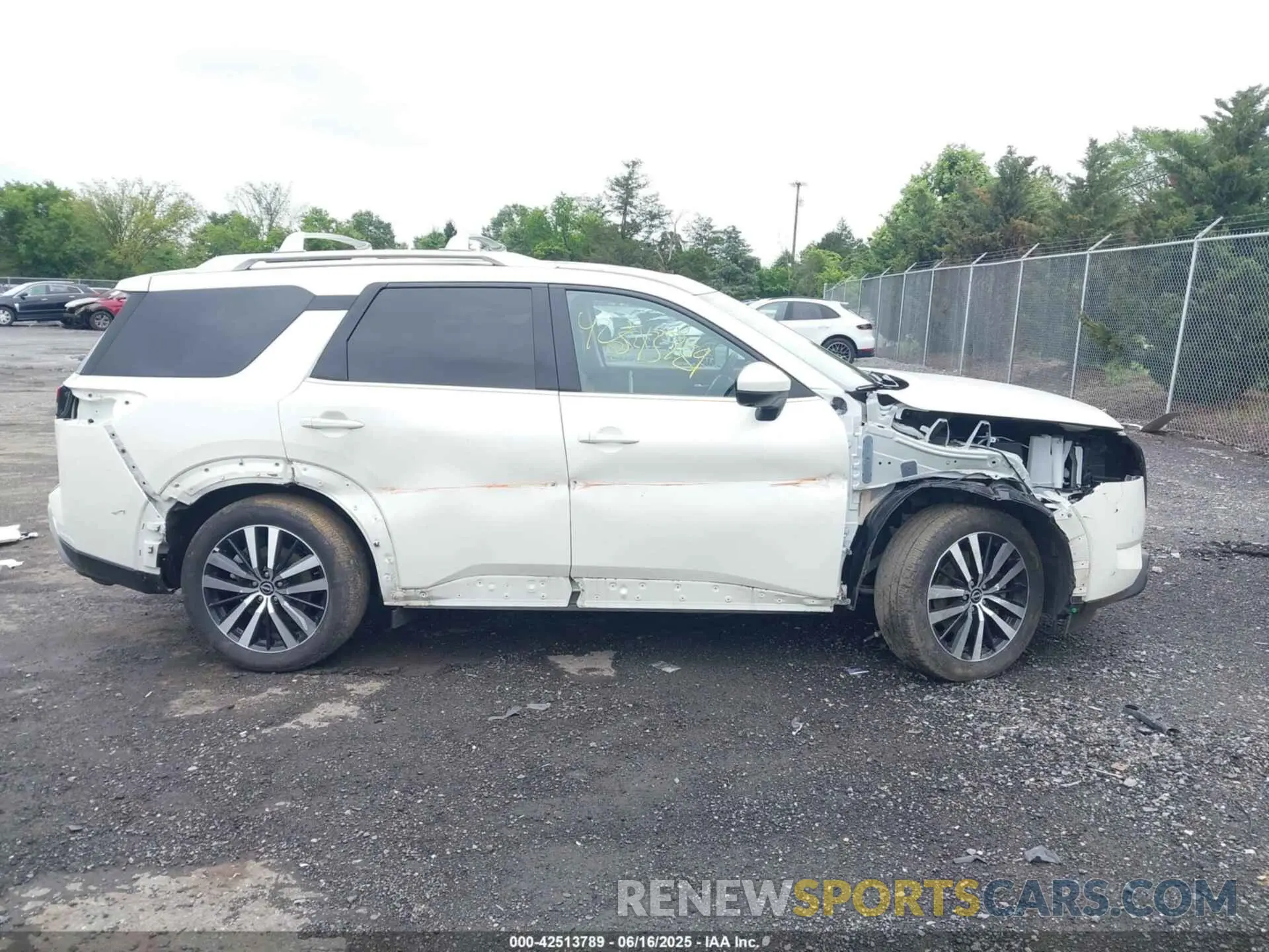 14 Photograph of a damaged car 5N1DR3DK0RC264301 NISSAN PATHFINDER 2024