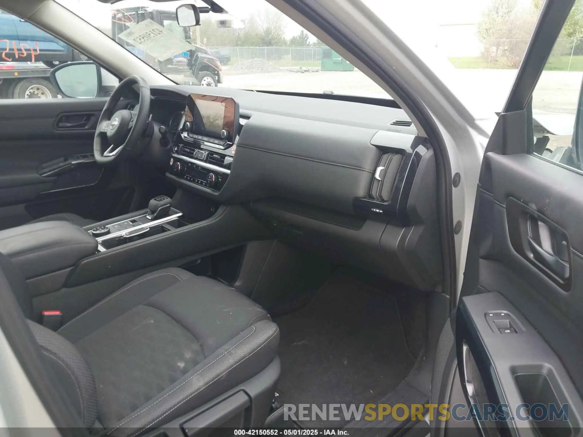 5 Photograph of a damaged car 5N1DR3BC4SC207276 NISSAN PATHFINDER 2025