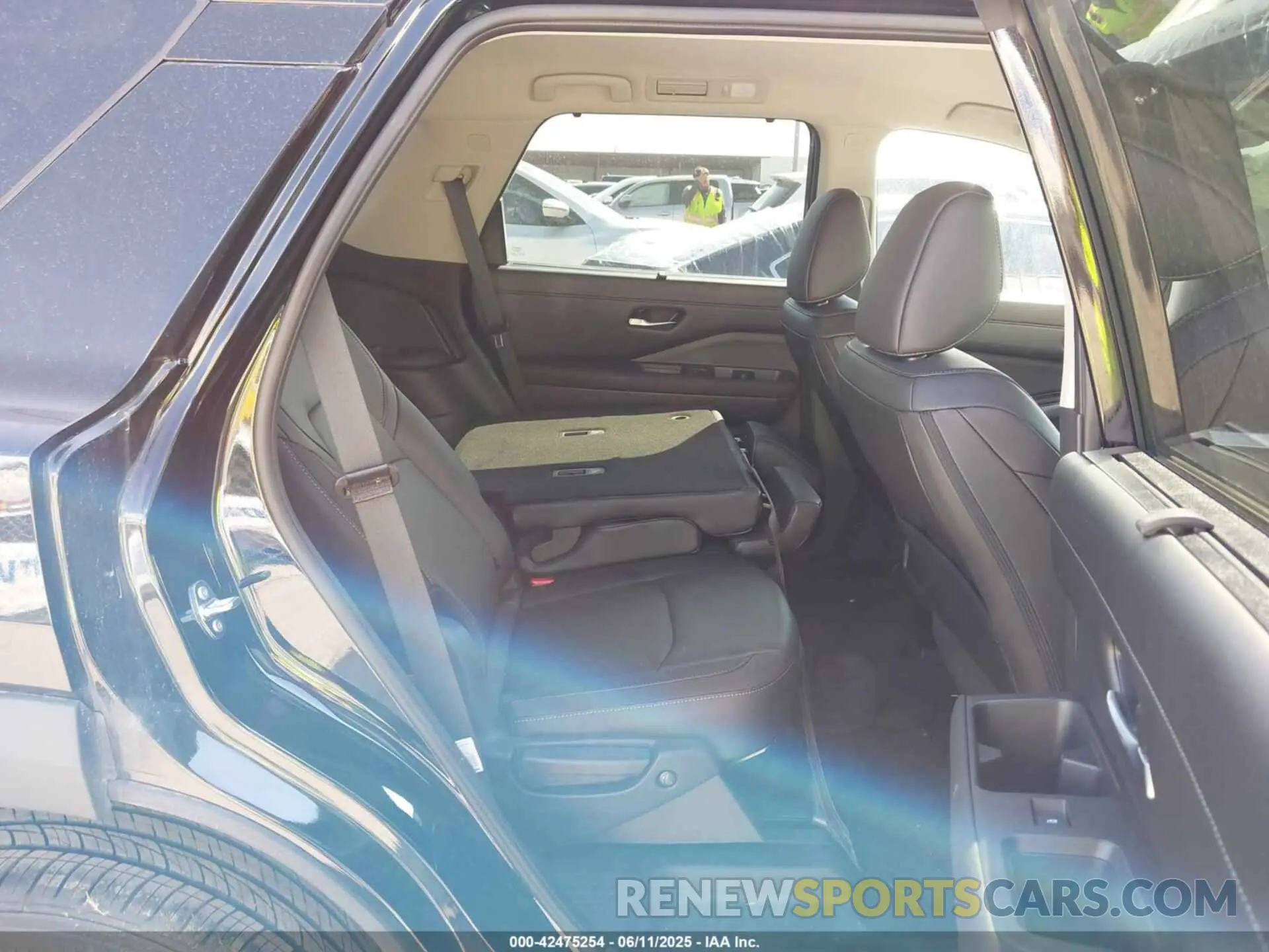 8 Photograph of a damaged car 5N1DR3CAXSC235208 NISSAN PATHFINDER 2025
