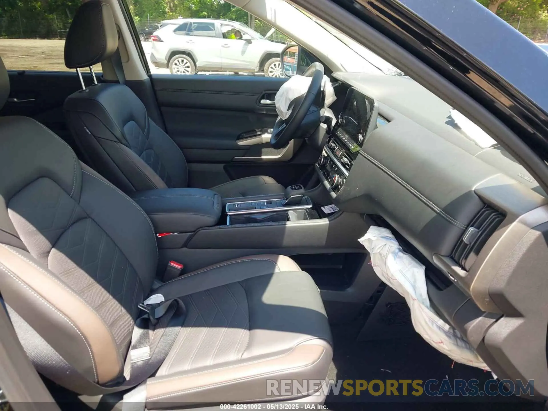 5 Photograph of a damaged car 5N1DR3DH8SC224770 NISSAN PATHFINDER 2025