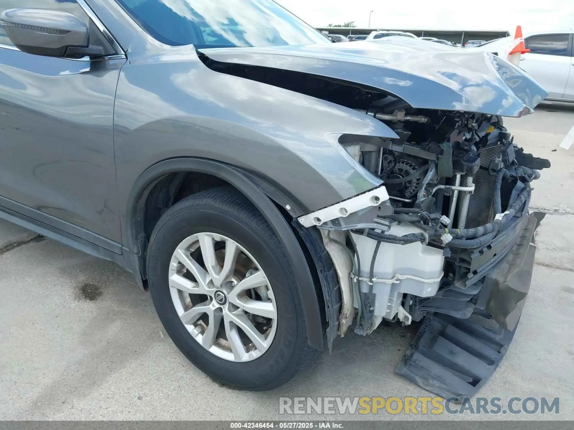 18 Photograph of a damaged car 5N1AT2MT0KC748191 NISSAN ROGUE 2019