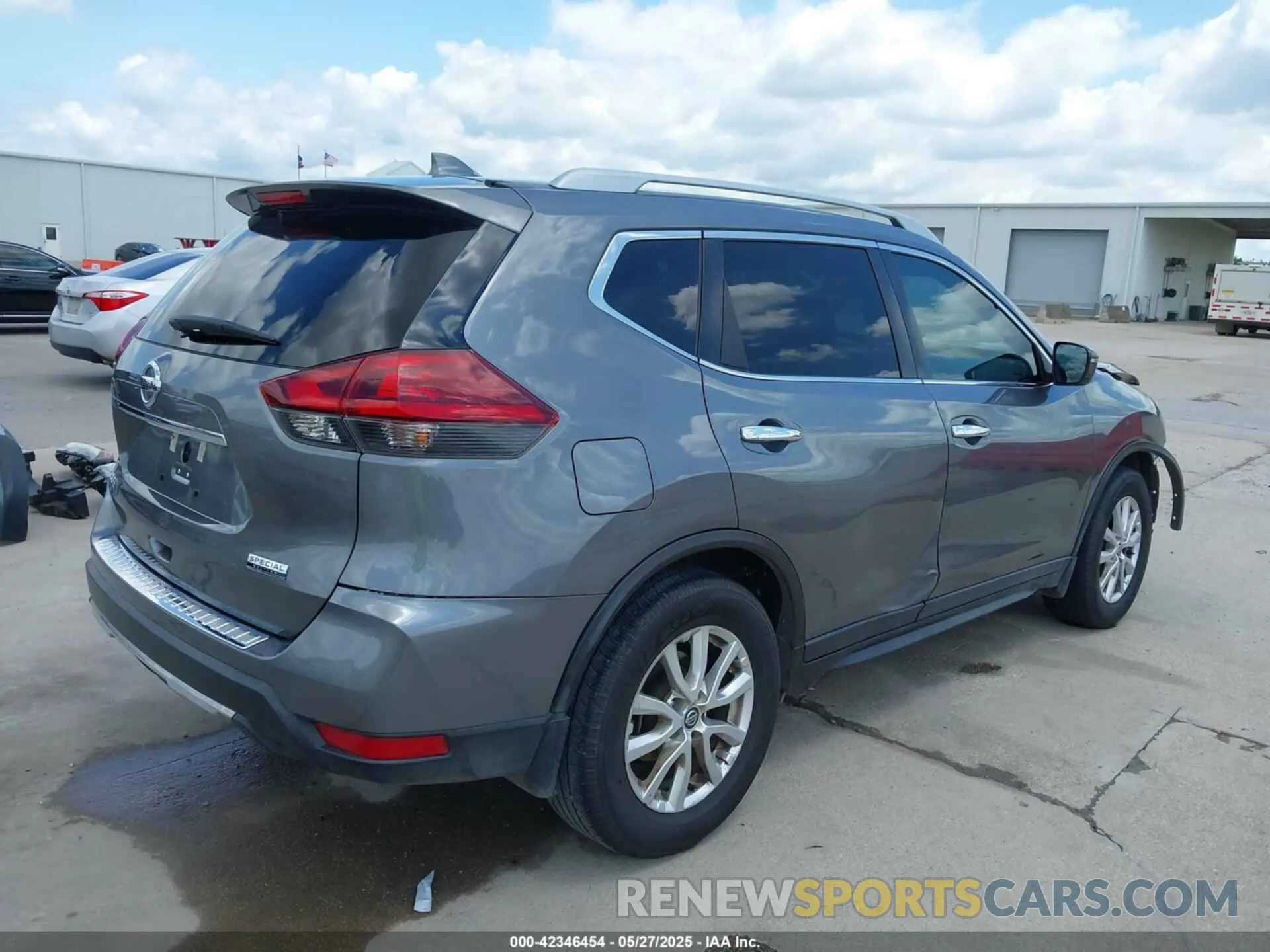 4 Photograph of a damaged car 5N1AT2MT0KC748191 NISSAN ROGUE 2019