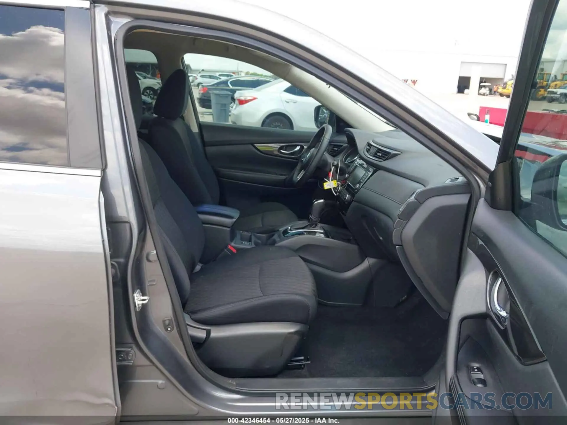 5 Photograph of a damaged car 5N1AT2MT0KC748191 NISSAN ROGUE 2019