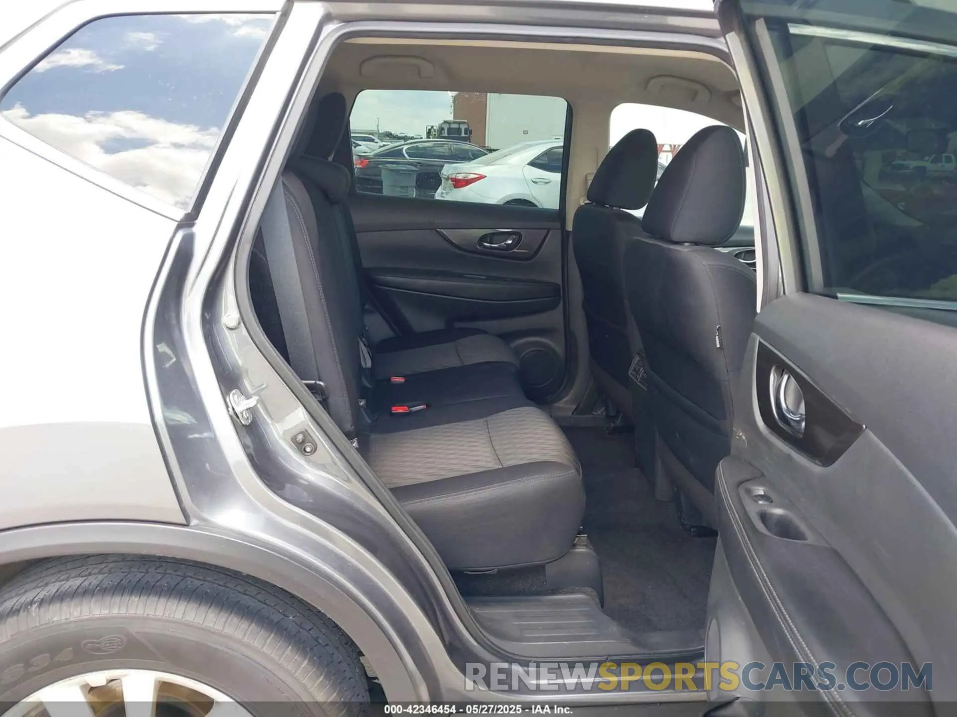 8 Photograph of a damaged car 5N1AT2MT0KC748191 NISSAN ROGUE 2019