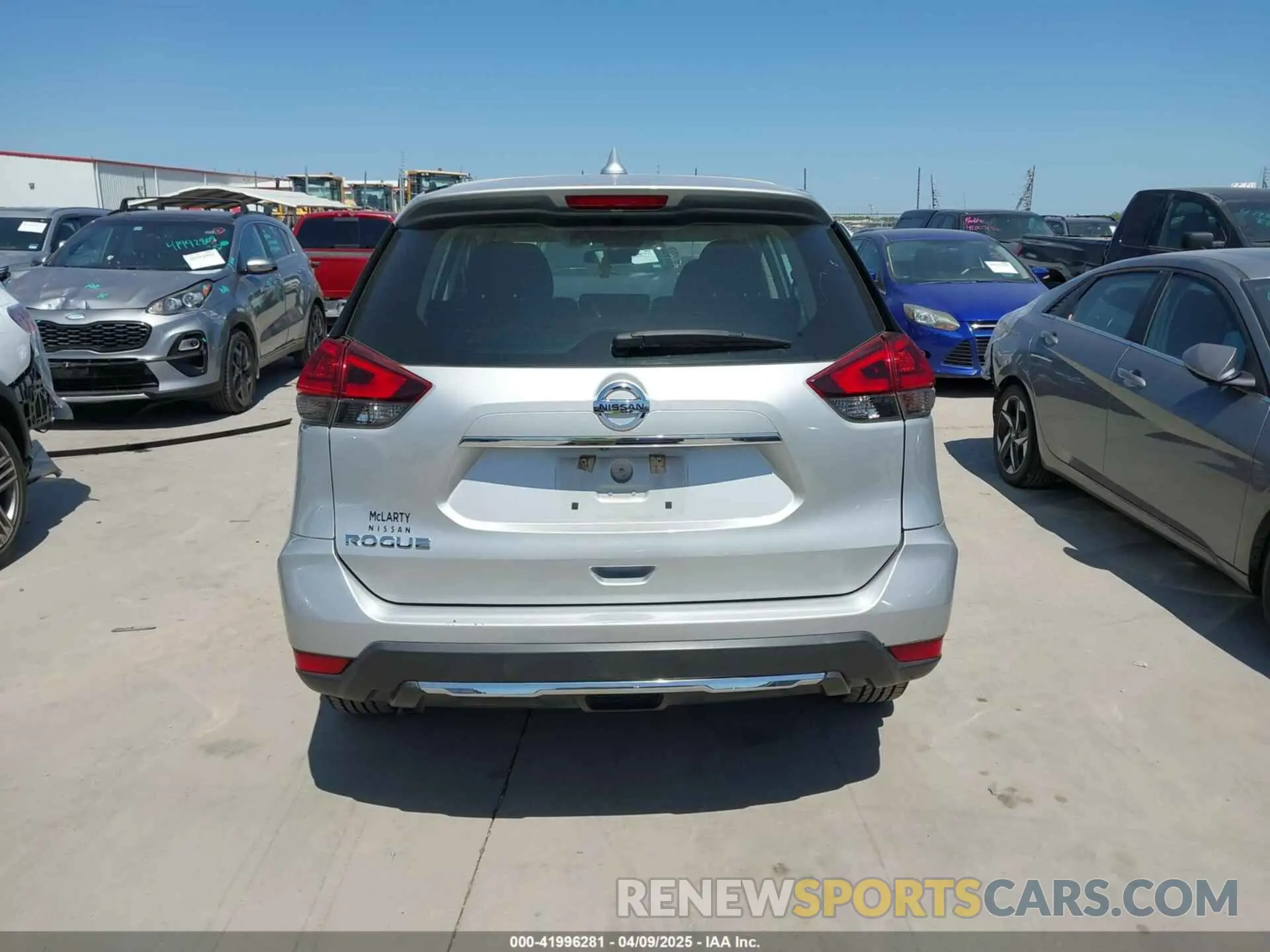 17 Photograph of a damaged car 5N1AT2MT0KC791249 NISSAN ROGUE 2019