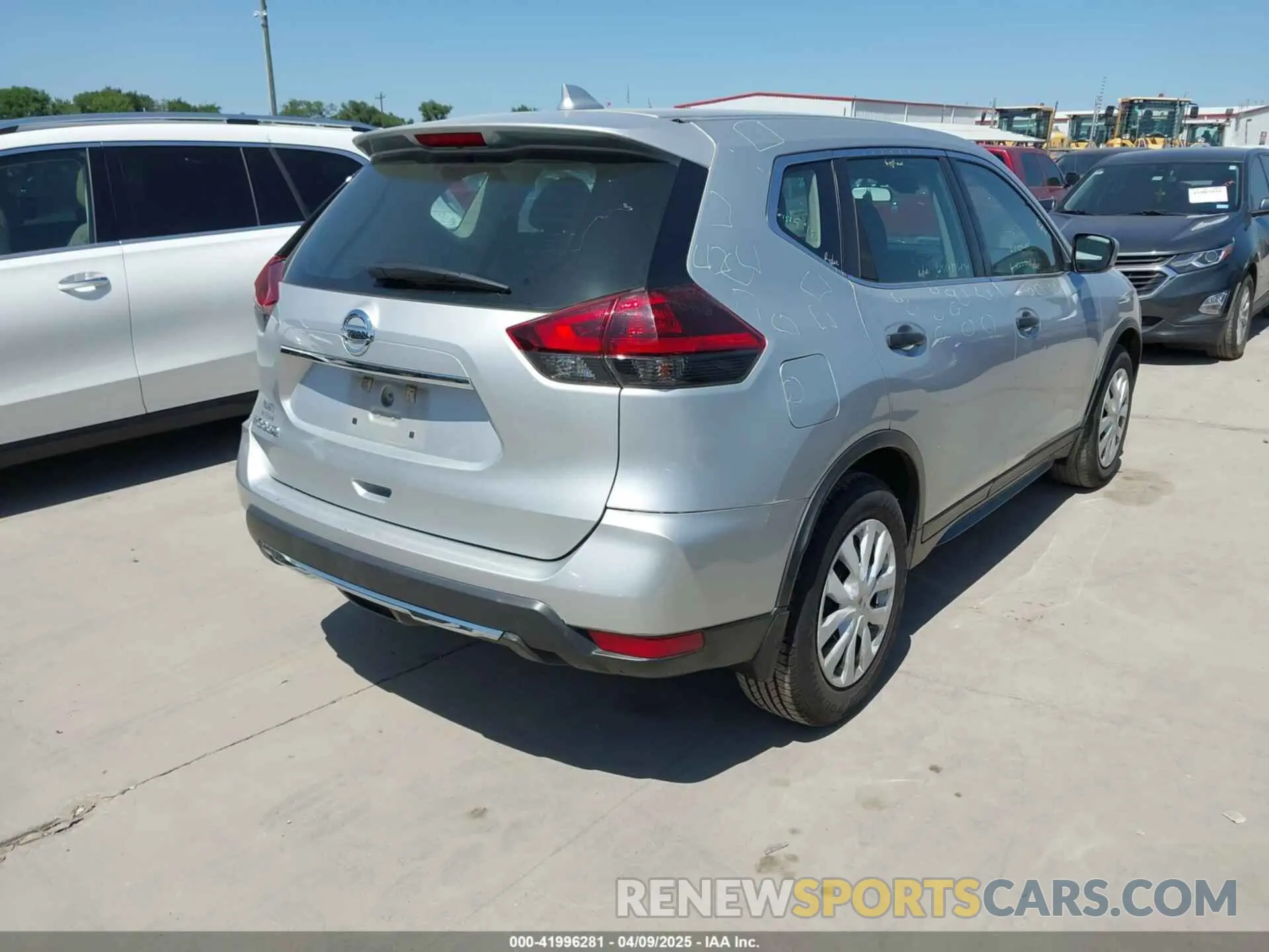 4 Photograph of a damaged car 5N1AT2MT0KC791249 NISSAN ROGUE 2019
