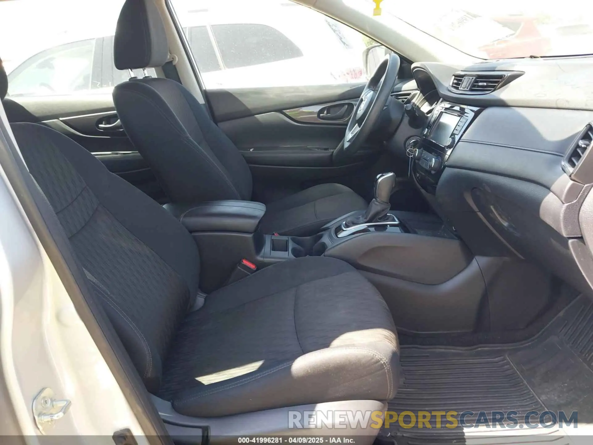 5 Photograph of a damaged car 5N1AT2MT0KC791249 NISSAN ROGUE 2019