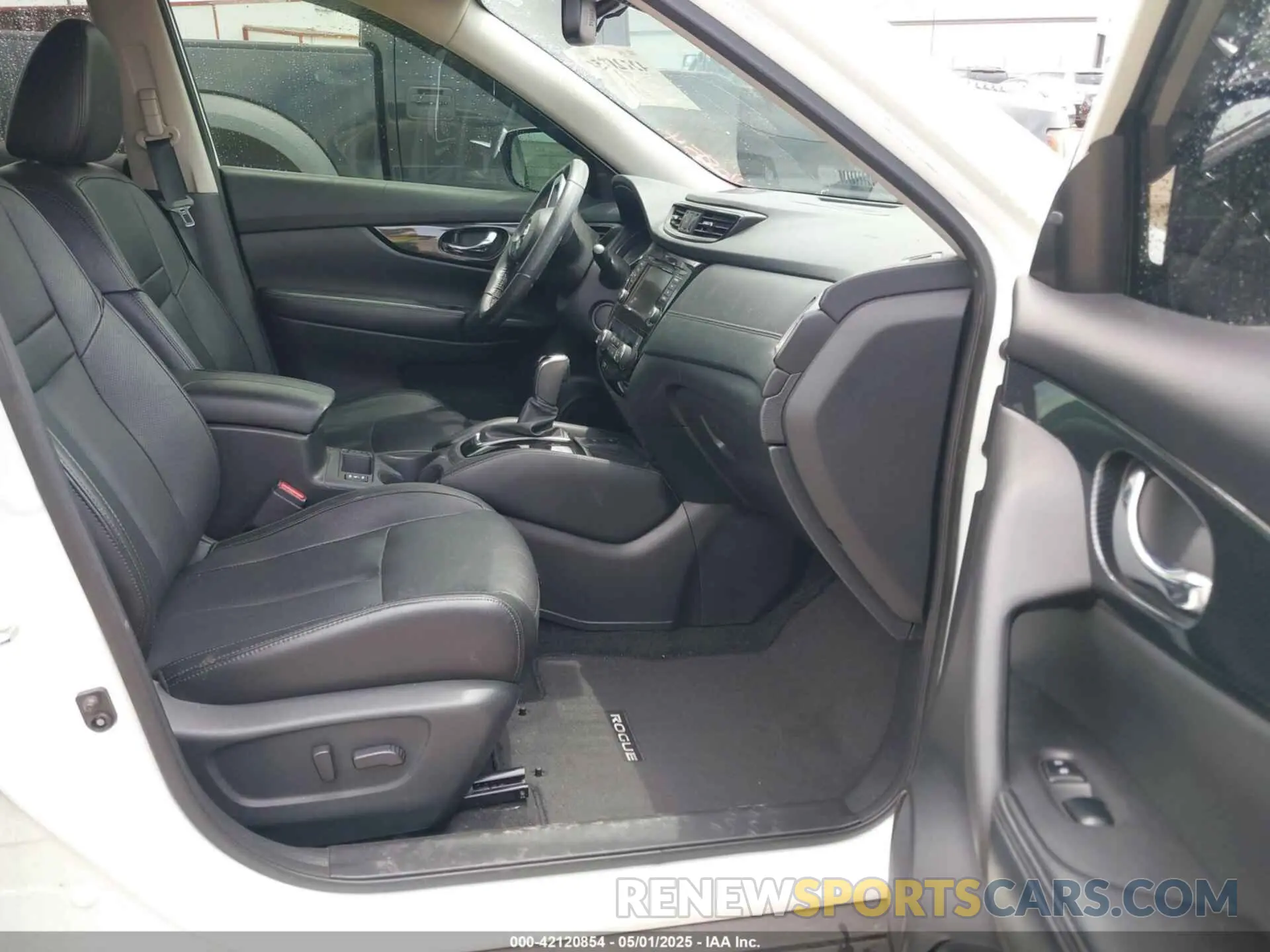 5 Photograph of a damaged car 5N1AT2MT1KC740357 NISSAN ROGUE 2019