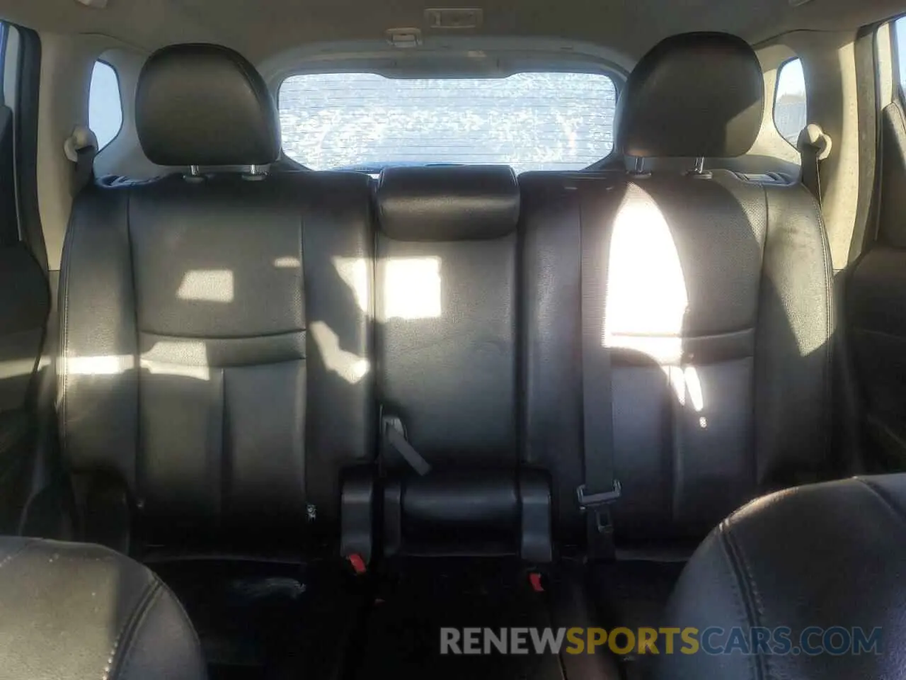 10 Photograph of a damaged car 5N1AT2MT1KC762634 NISSAN ROGUE 2019